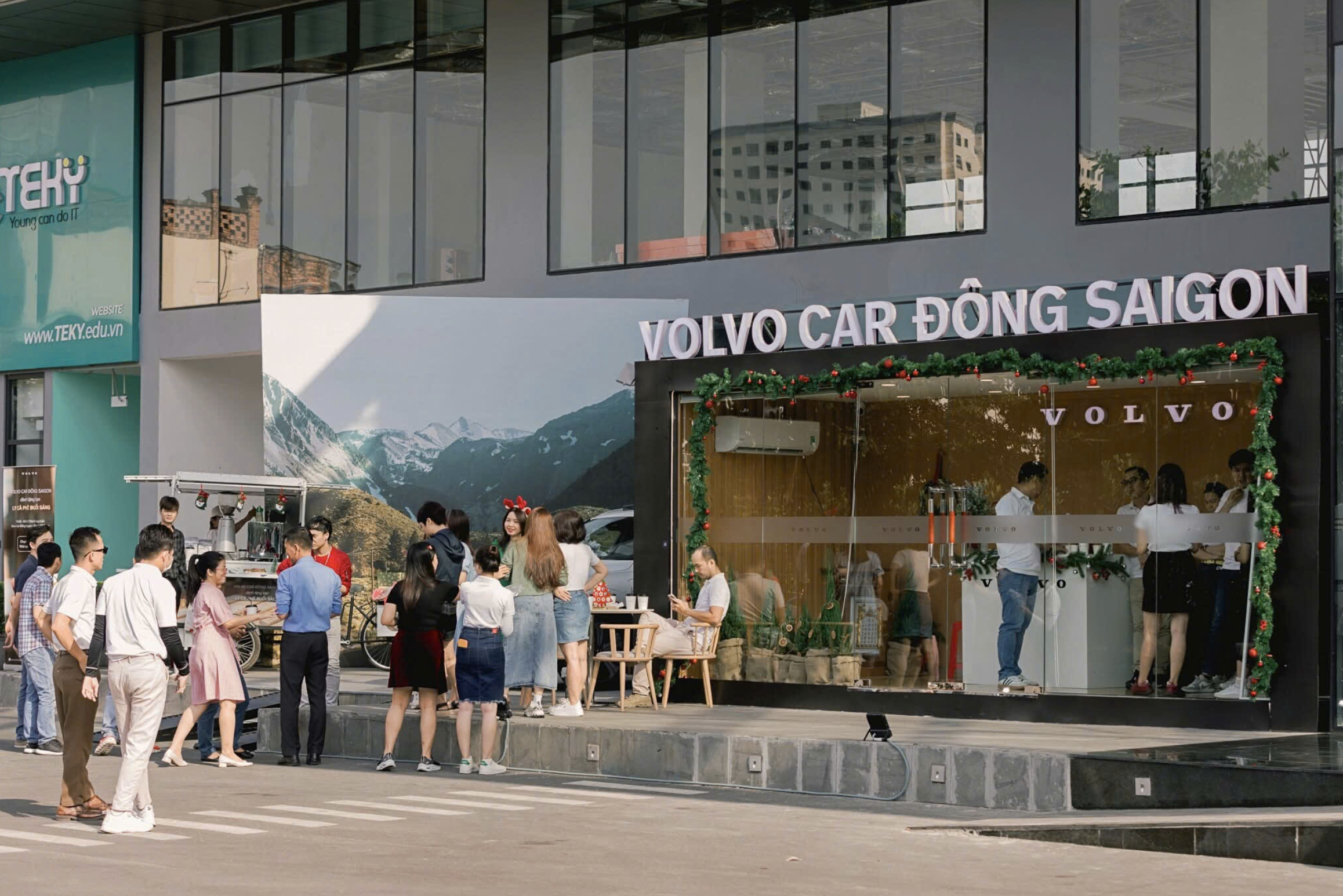 Showroom Volvo Đông Sài Gòn: Không Gian Trải Nghiệm Đẳng Cấp Thụy Điển