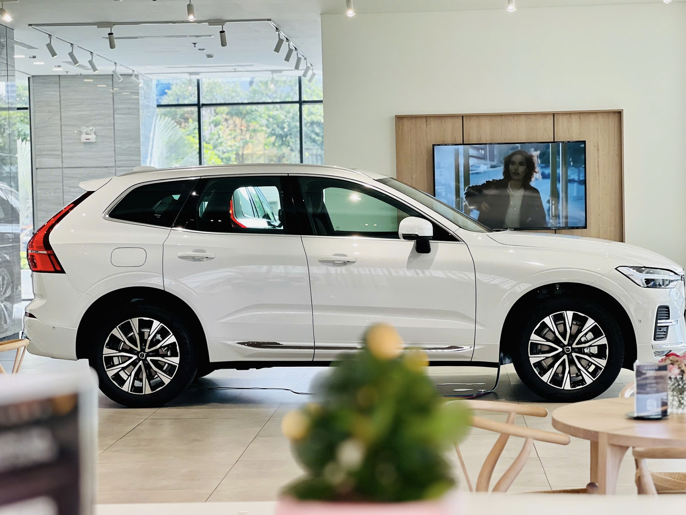 Volvo XC60 Plug-in Hybrid Ultra (T8 Recharge): Sức Mạnh Vượt Trội và Tiết Kiệm Tối Đa