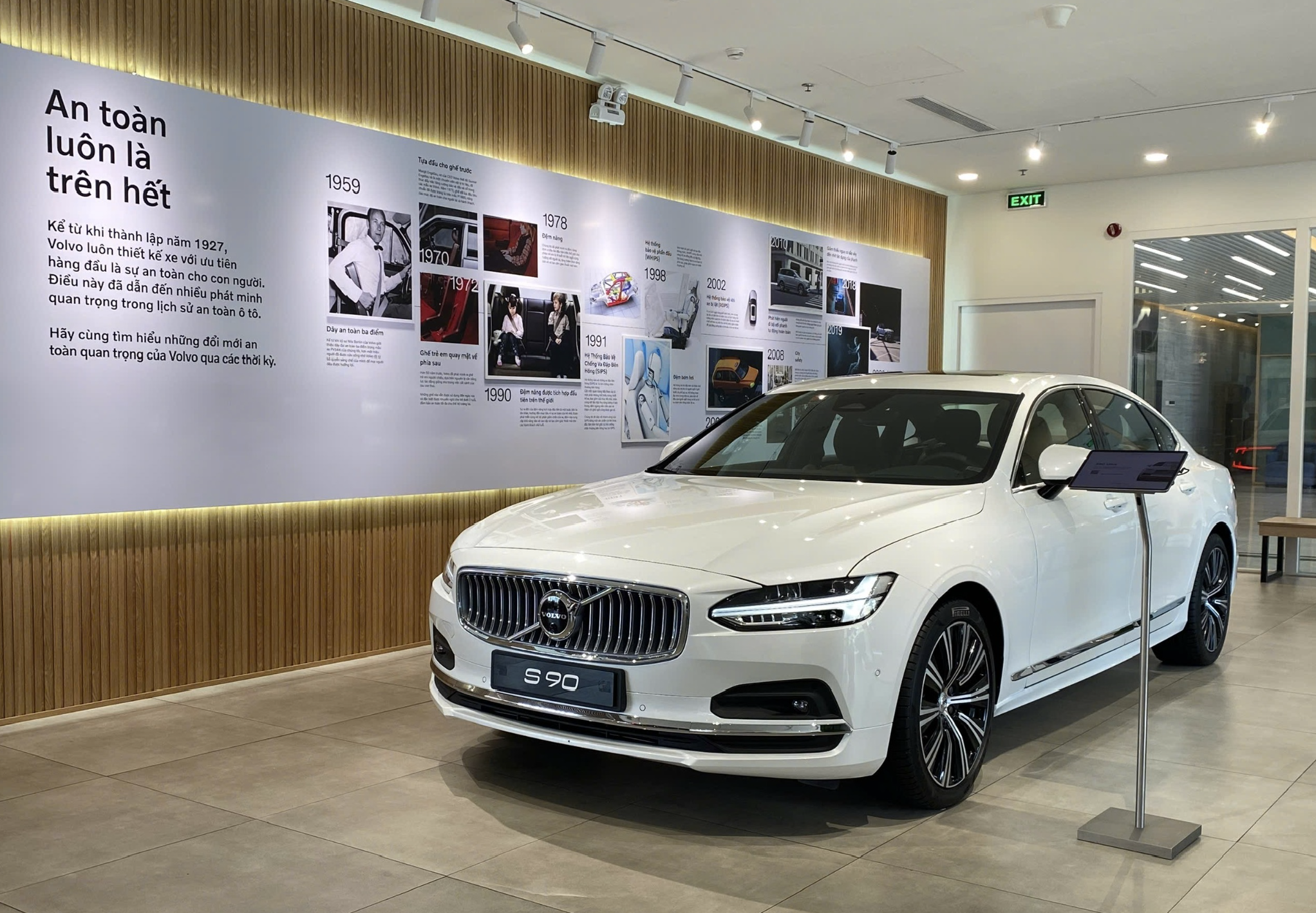Volvo S90 Ultra (B6 Mild-Hybrid): Sedan Hạng Sang Với Nội Thất Đỉnh Cao
