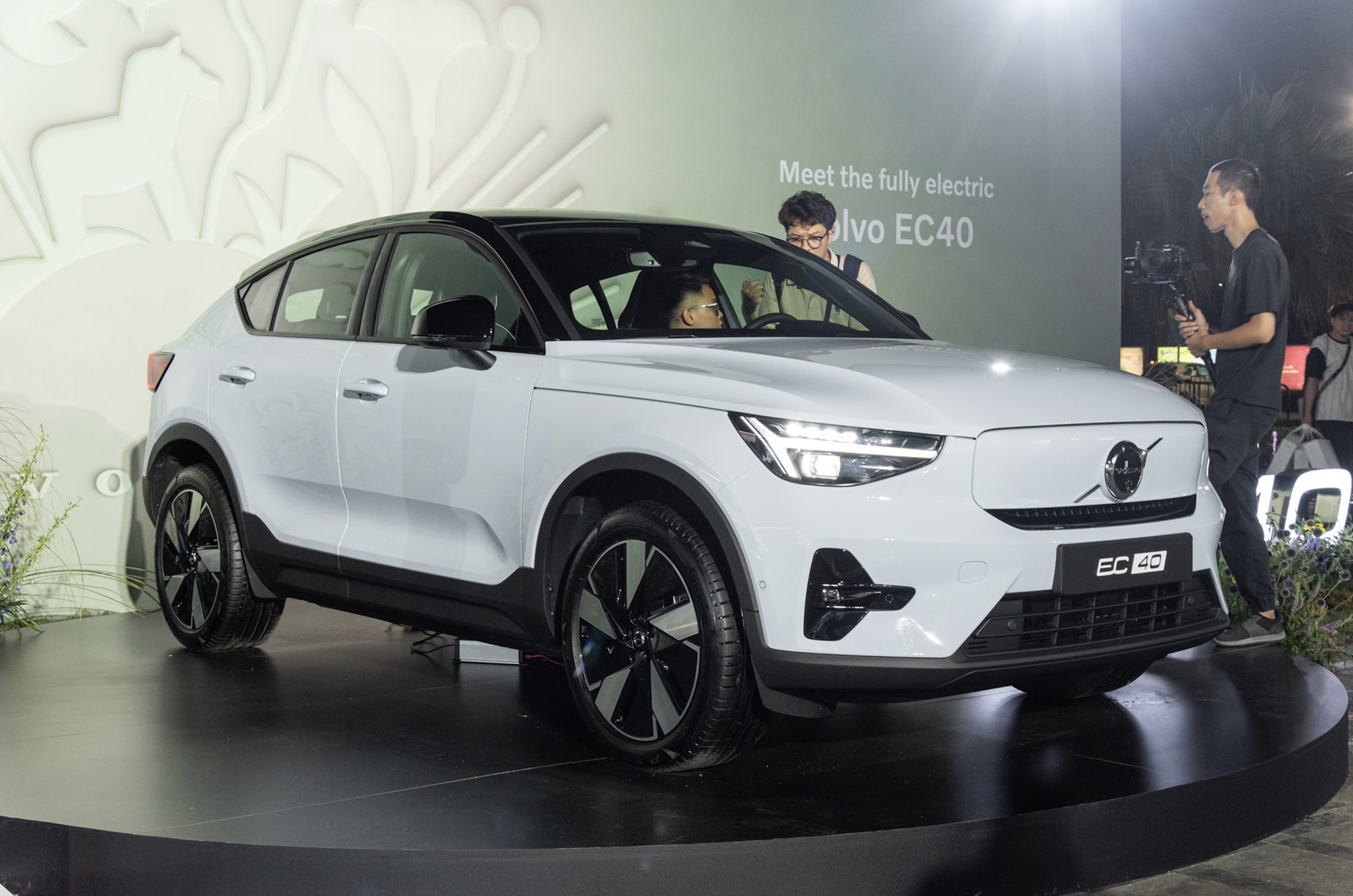 Volvo EC40 Ultra: Dẫn Lối Tương Lai Với SUV Coupe Thuần Điện