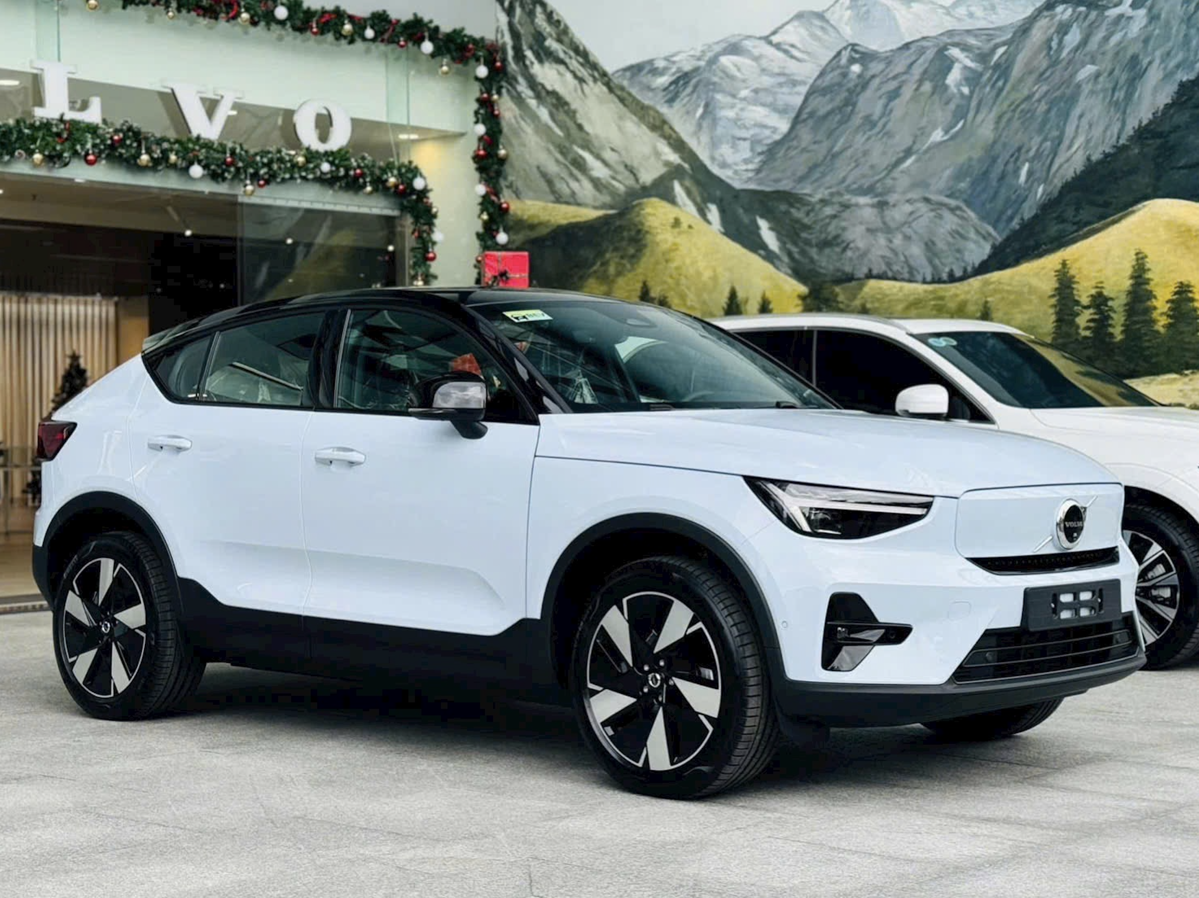 Volvo EC40 Ultra – SUV Coupe thuần điện