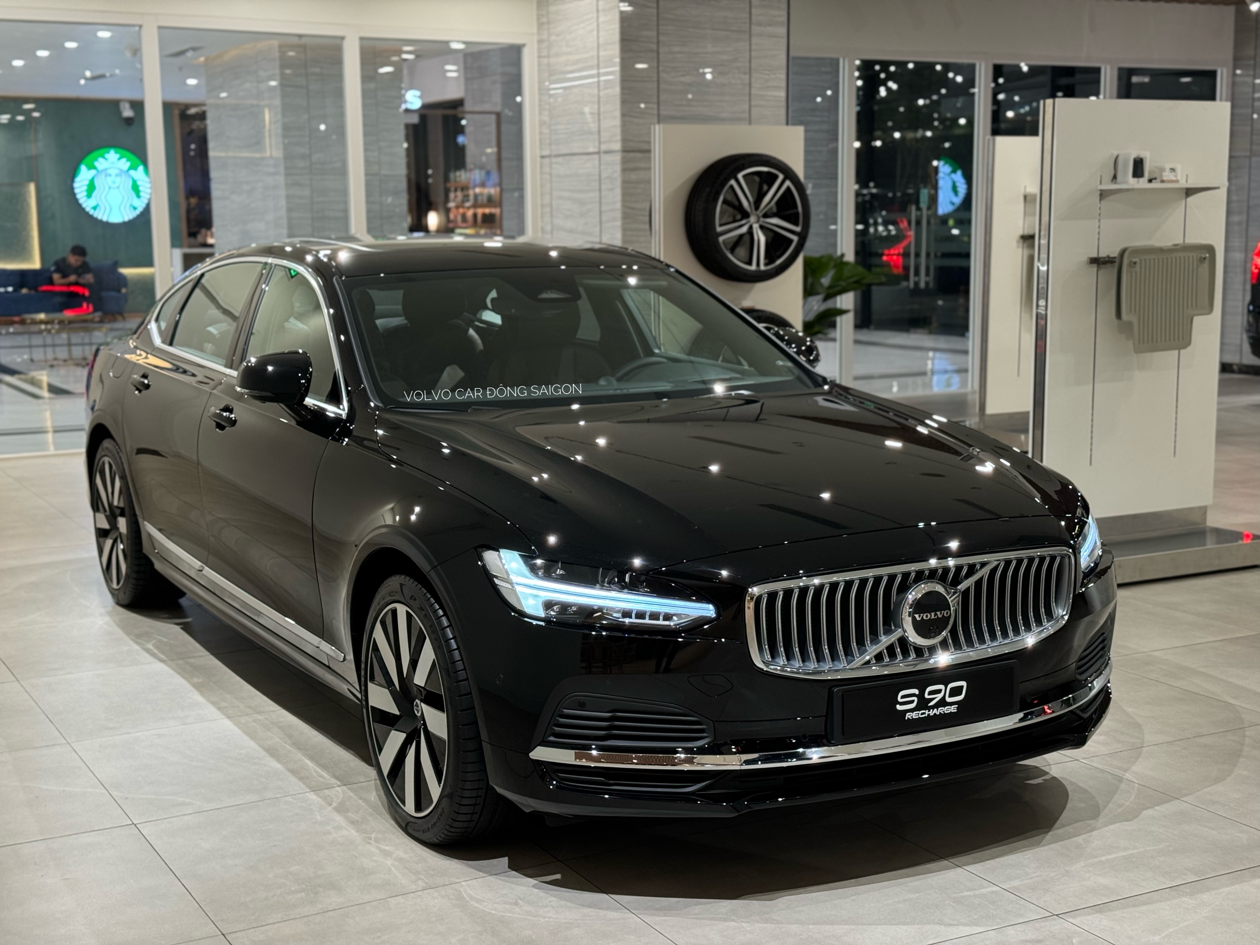 Giá xe Volvo S90 2025 : Sedan hạng sang có đáng mua ?