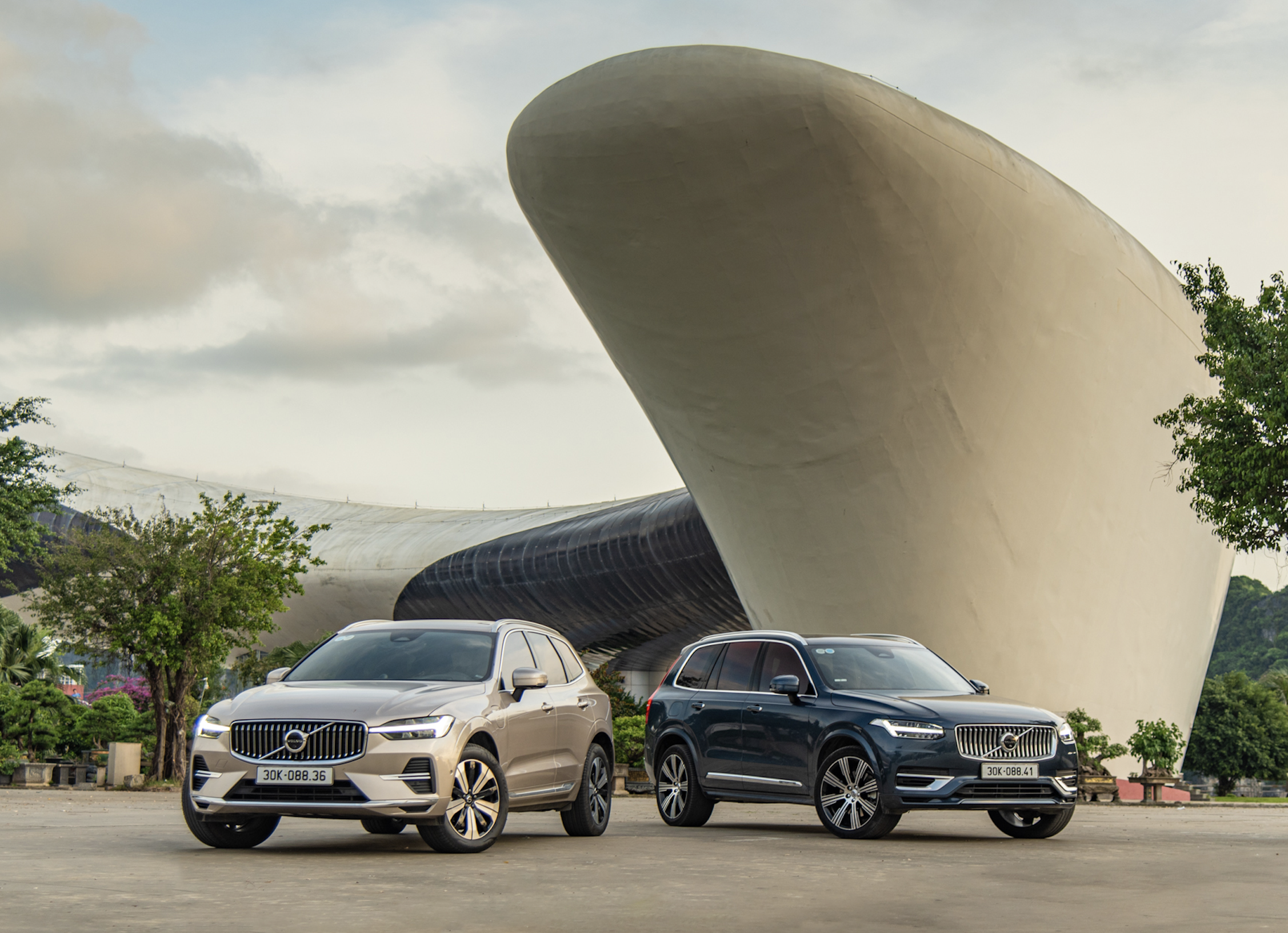 So sánh nhanh: Volvo XC60 Ultra vs Volvo XC90 Plug-in Hybrid Ultra