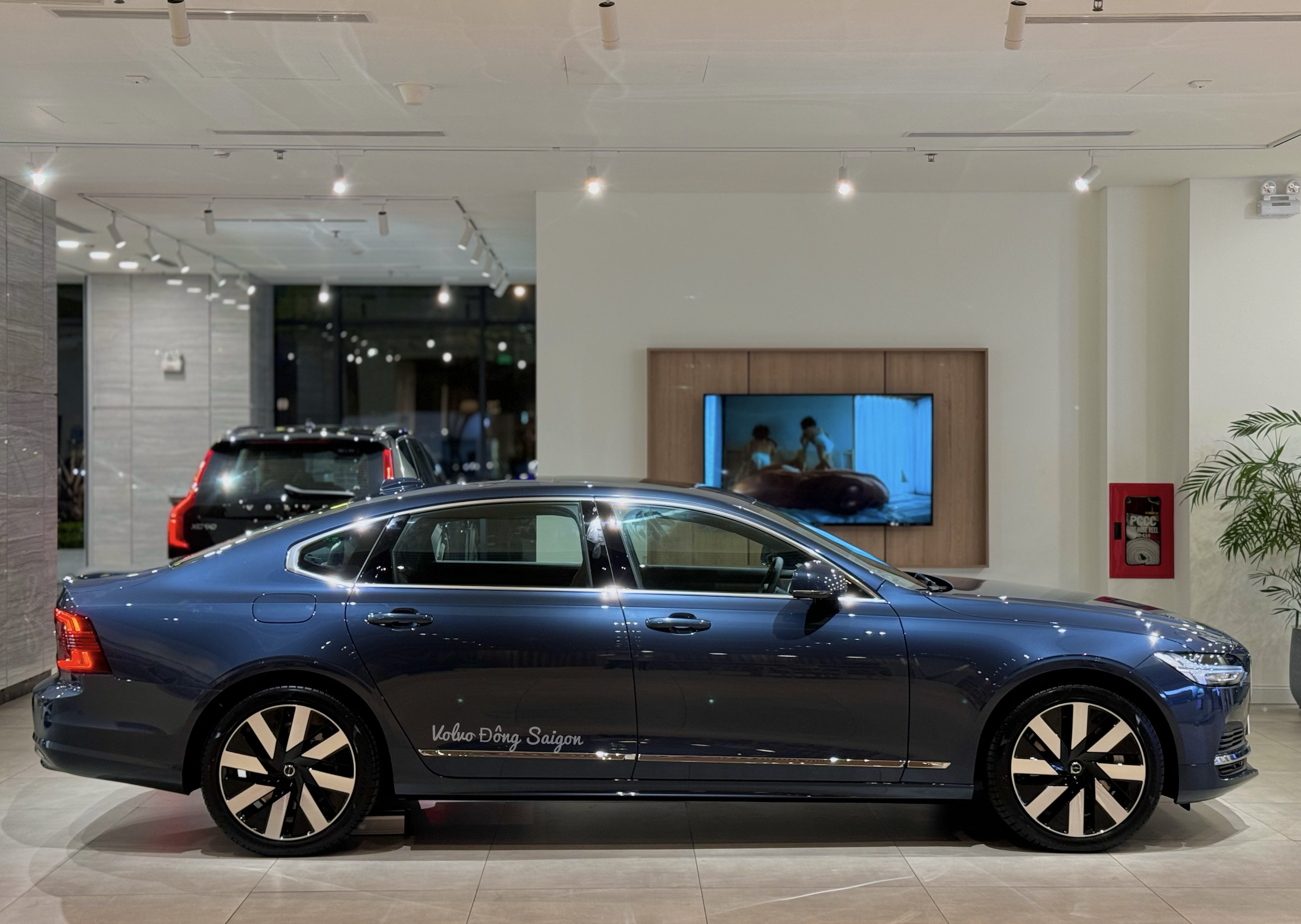 Thân xe Volvo S90 Plug-in Hybrid Ultra