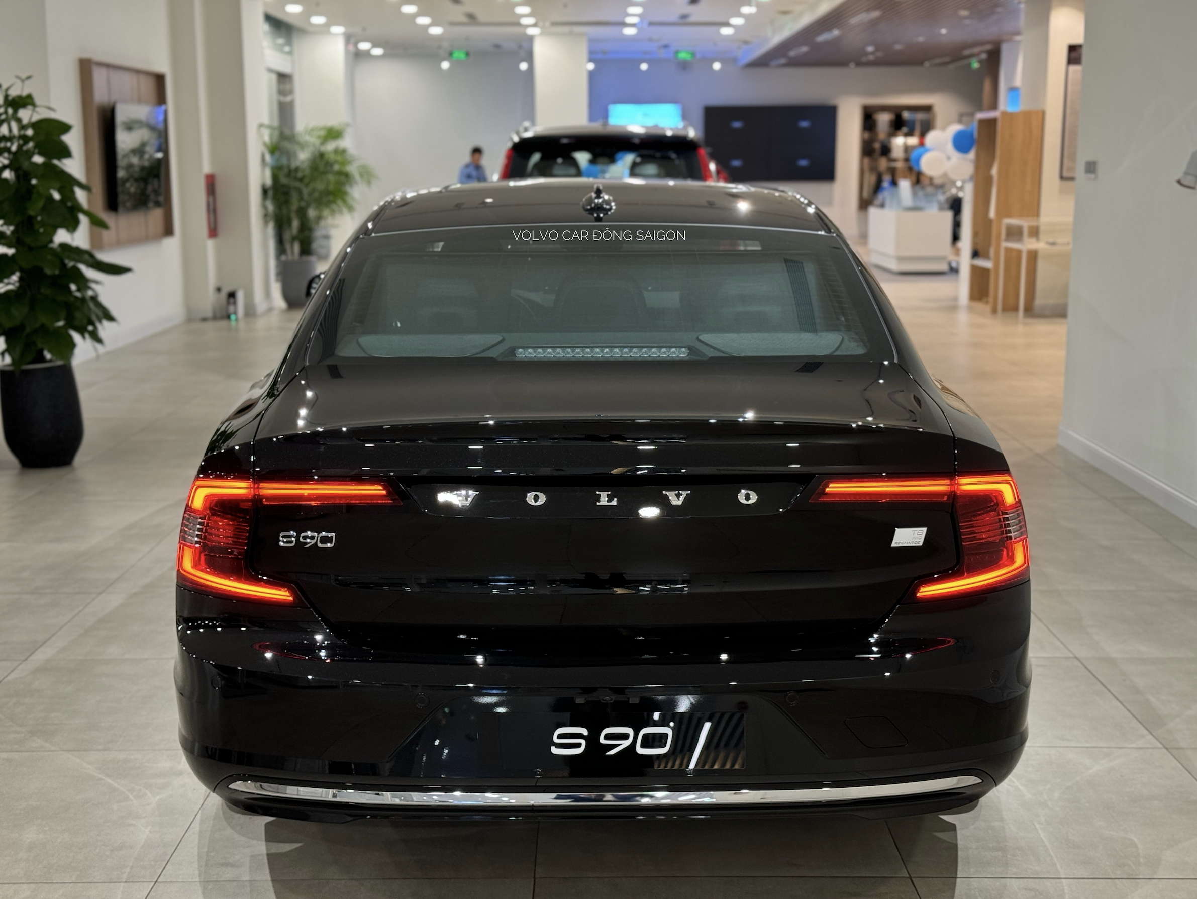 Đuôi xe Volvo S90 Plug-in Hybrid Ultra