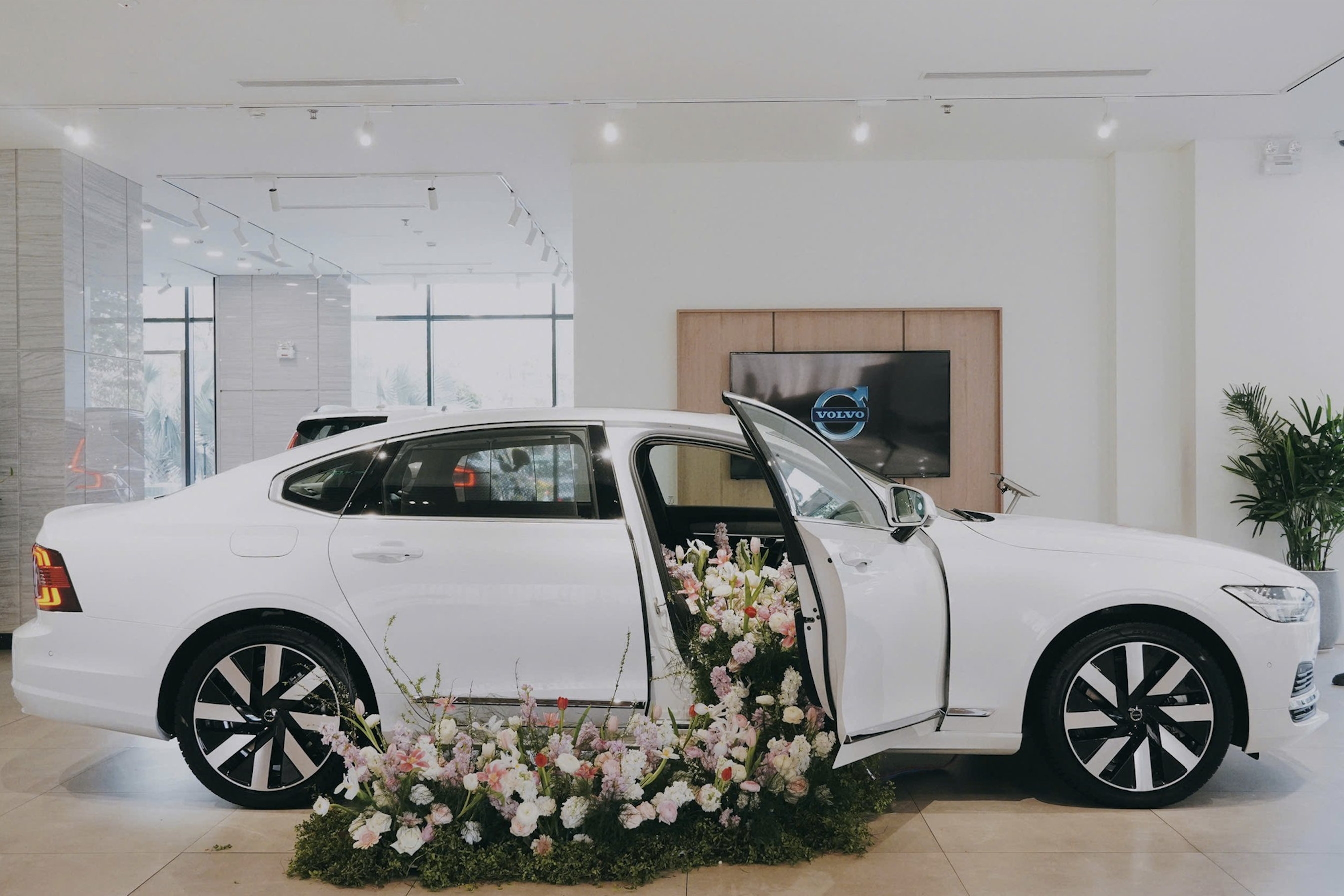 Ngoại thất Volvo S90 Plug-in Hybrid Ultra