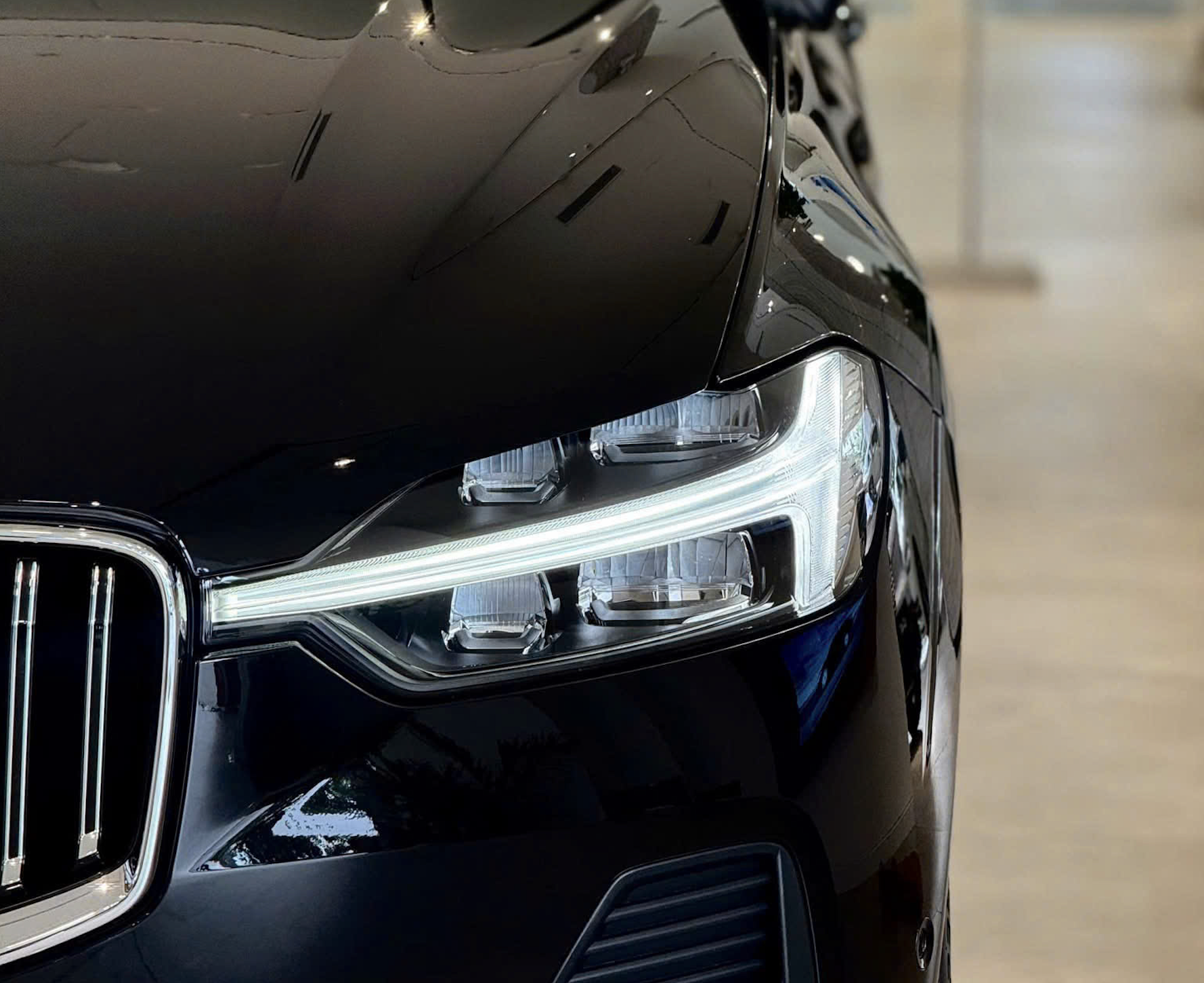Đèn pha Volvo XC60 Plug-in Hybrid Ultra