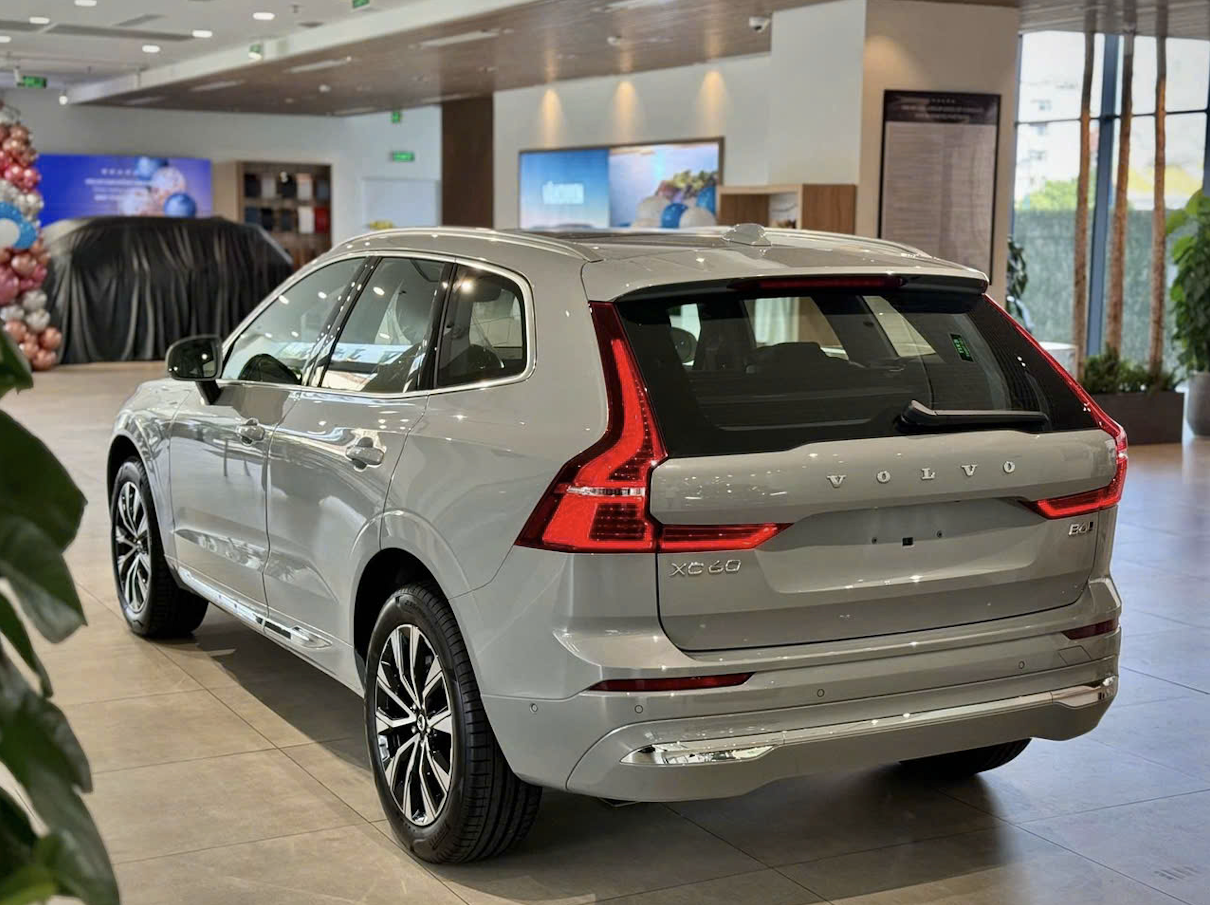 Đuôi xe Volvo XC60 Ultra