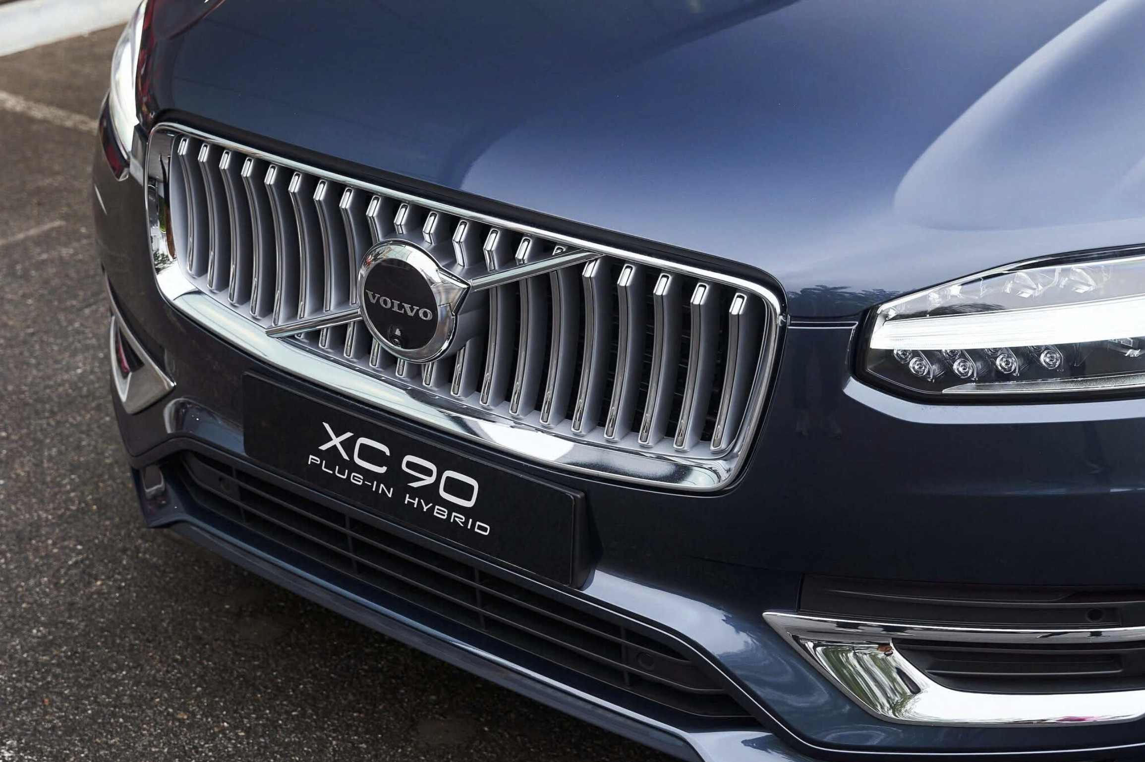 Mặt ga lăng Volvo XC90 Plug-in Hybrid Ultra