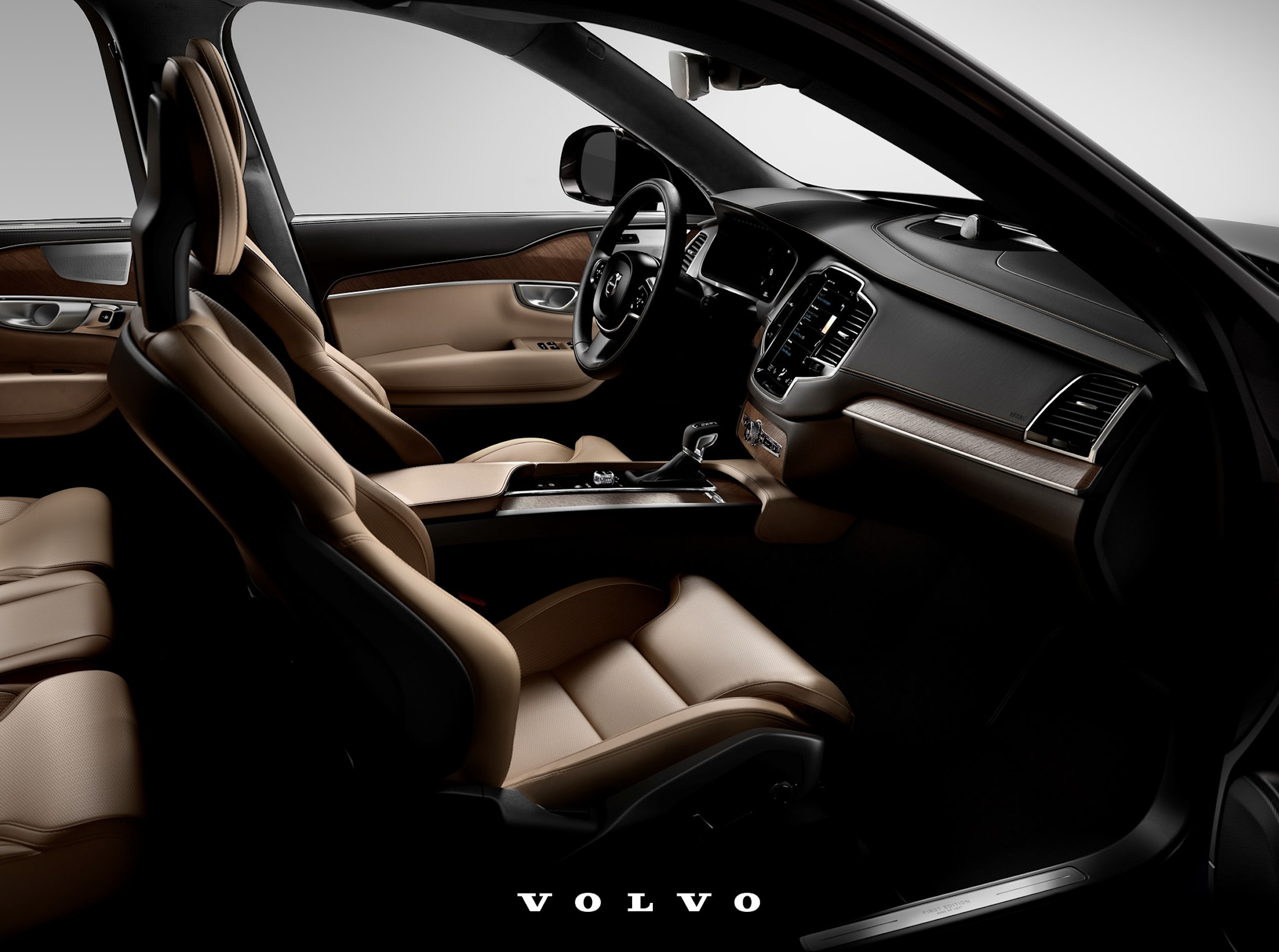 Kim Loại Chải Xước & Các Chi Tiết Mạ Chrome trên Volvo XC90