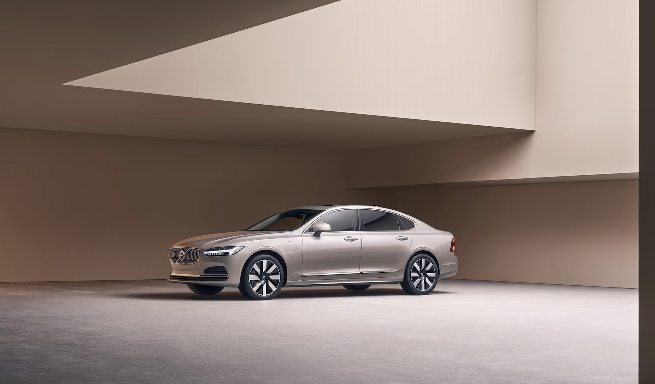 Volvo S90 (Phiên bản Ultra và Plug-in Hybrid Ultra)