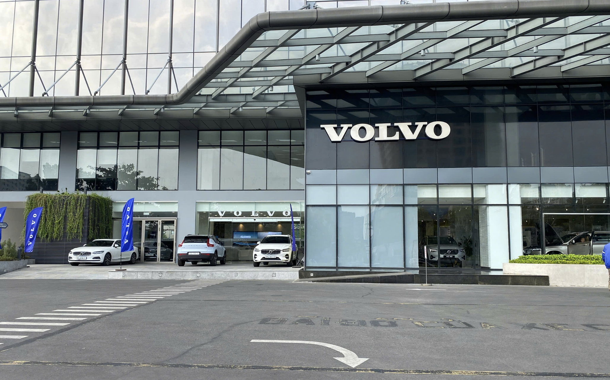So Sánh Volvo S90 và Mercedes-Benz E-Class: Cuộc Đấu Giữa Thanh Lịch Bắc Âu và Đẳng Cấp Đức