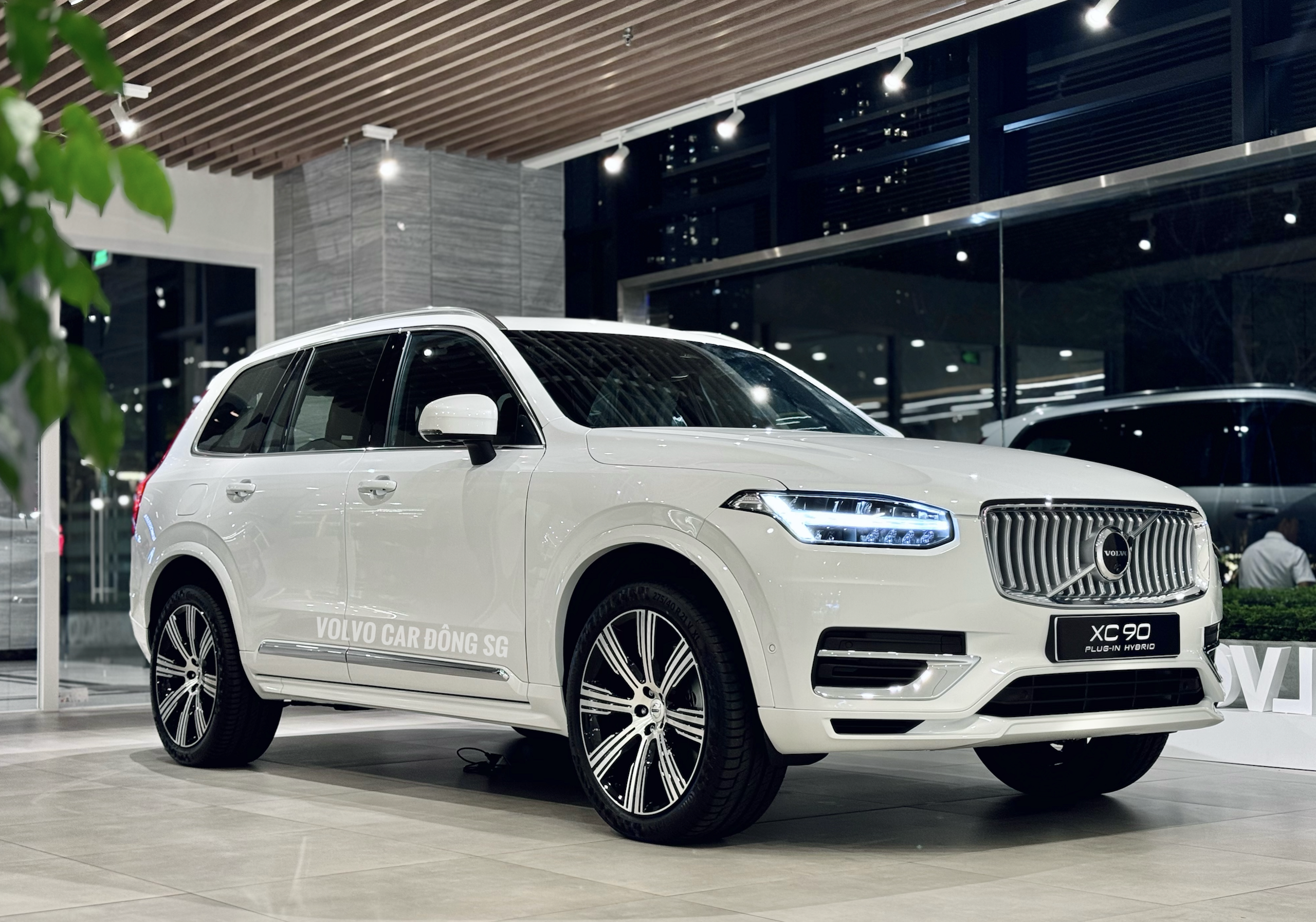 Giá xe Volvo XC90 Plug-in Hybrid Ultra