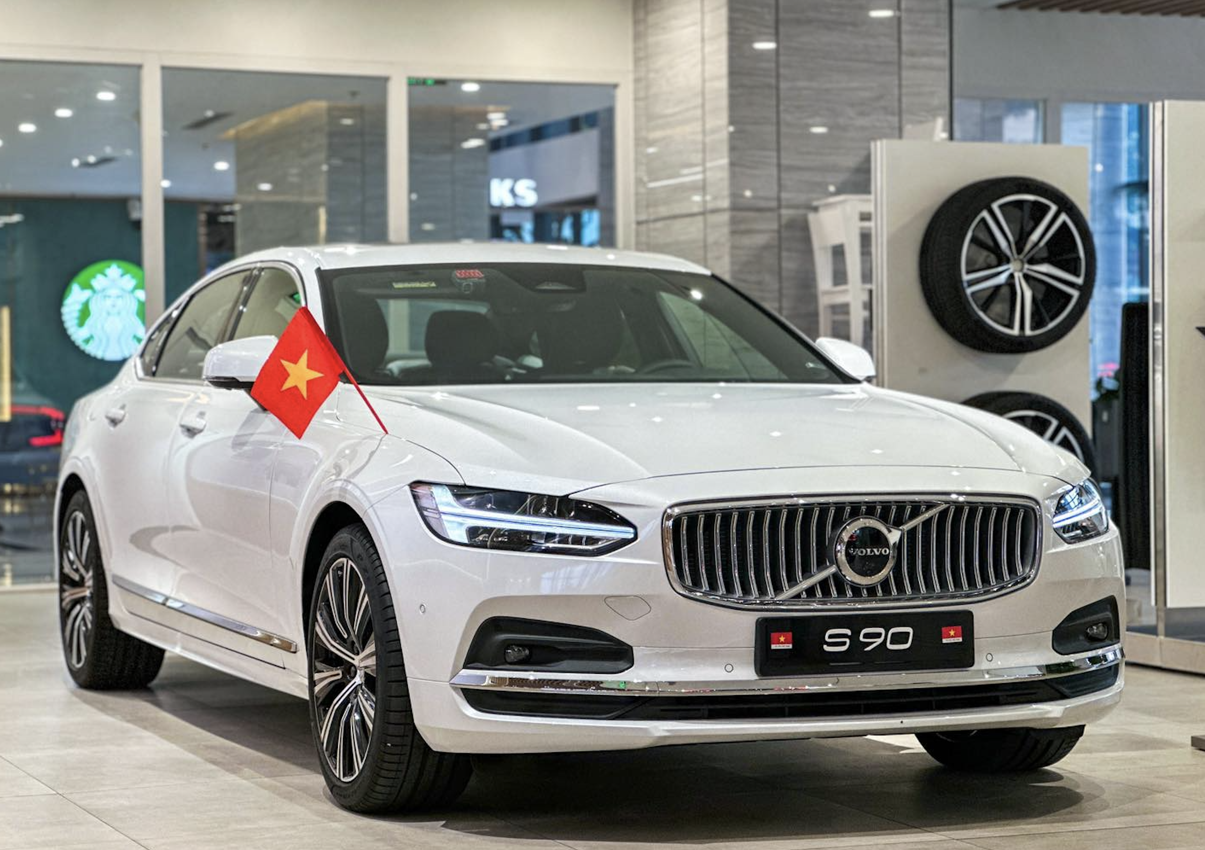 Volvo S90 Vận Hành Êm Ái, Mạnh Mẽ và Hiệu Quả: Nền Tảng Cho Mọi Hành Trình