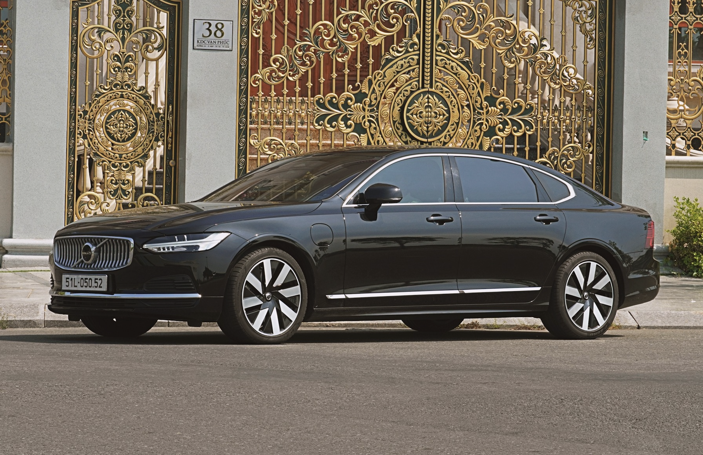 Volvo S90 Vận Hành Êm Ái, Mạnh Mẽ và Hiệu Quả: Nền Tảng Cho Mọi Hành Trình
