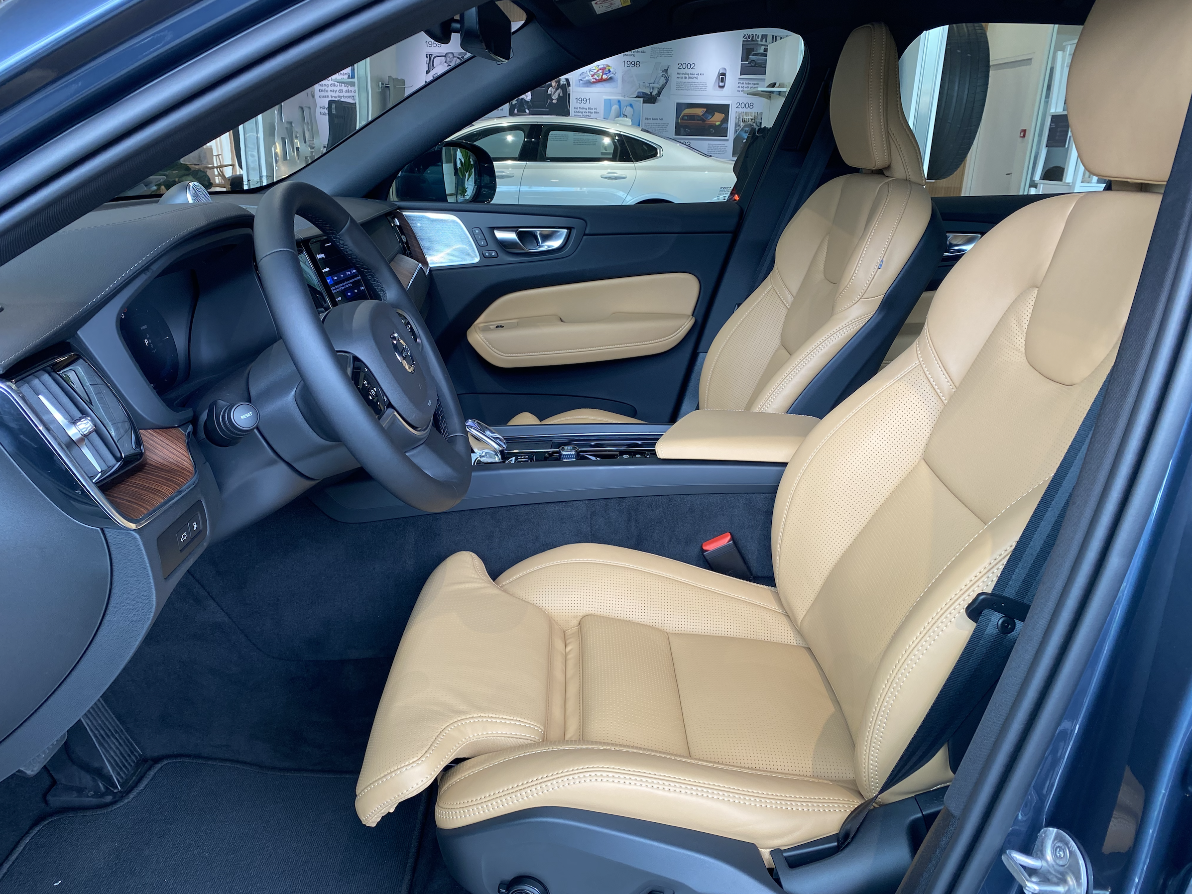 Volvo S90 Nội Thất Vàng
