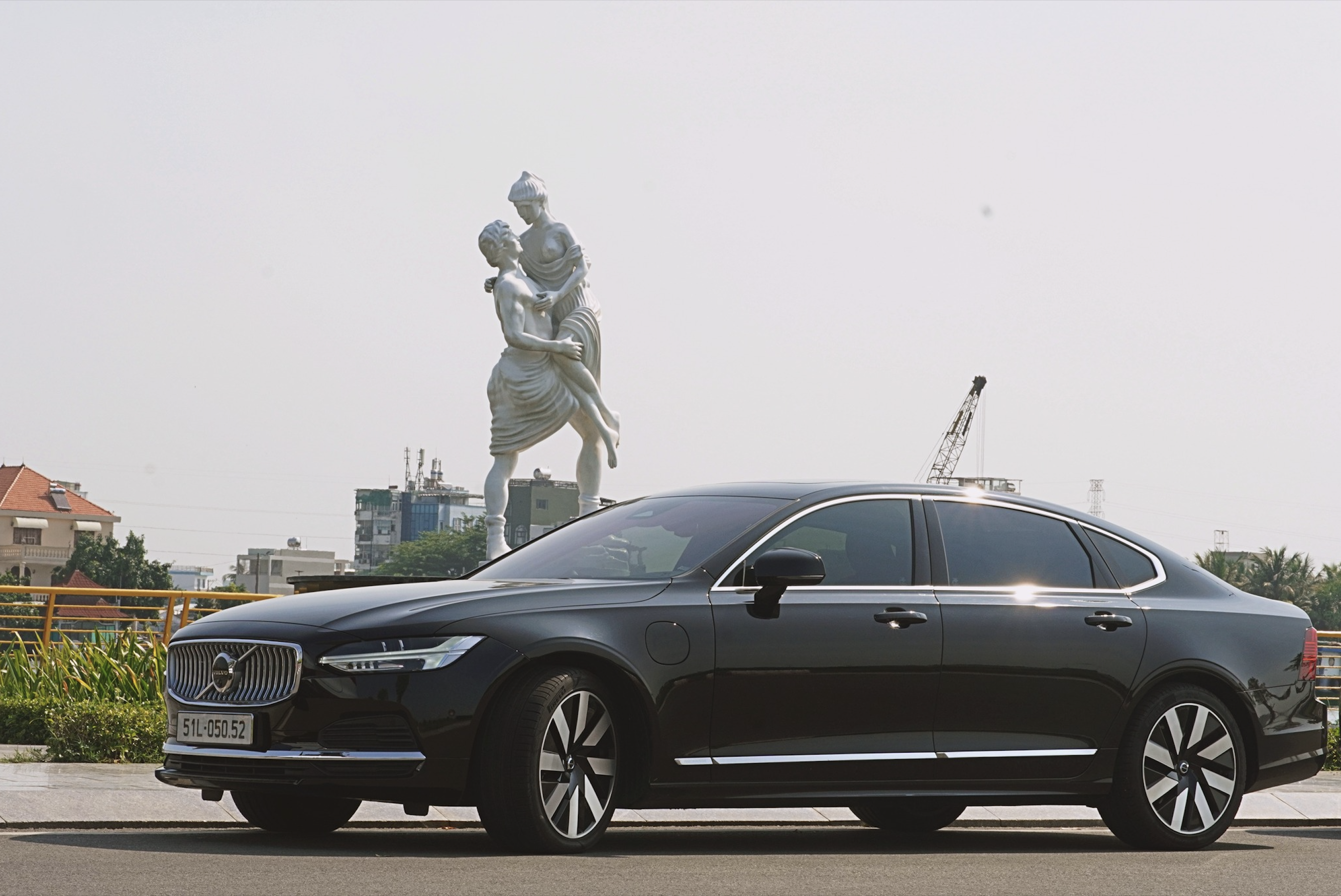 Volvo S90 với giá 2,269 tỷ: Có đáng sở hữu mẫu sedan hạng sang này?