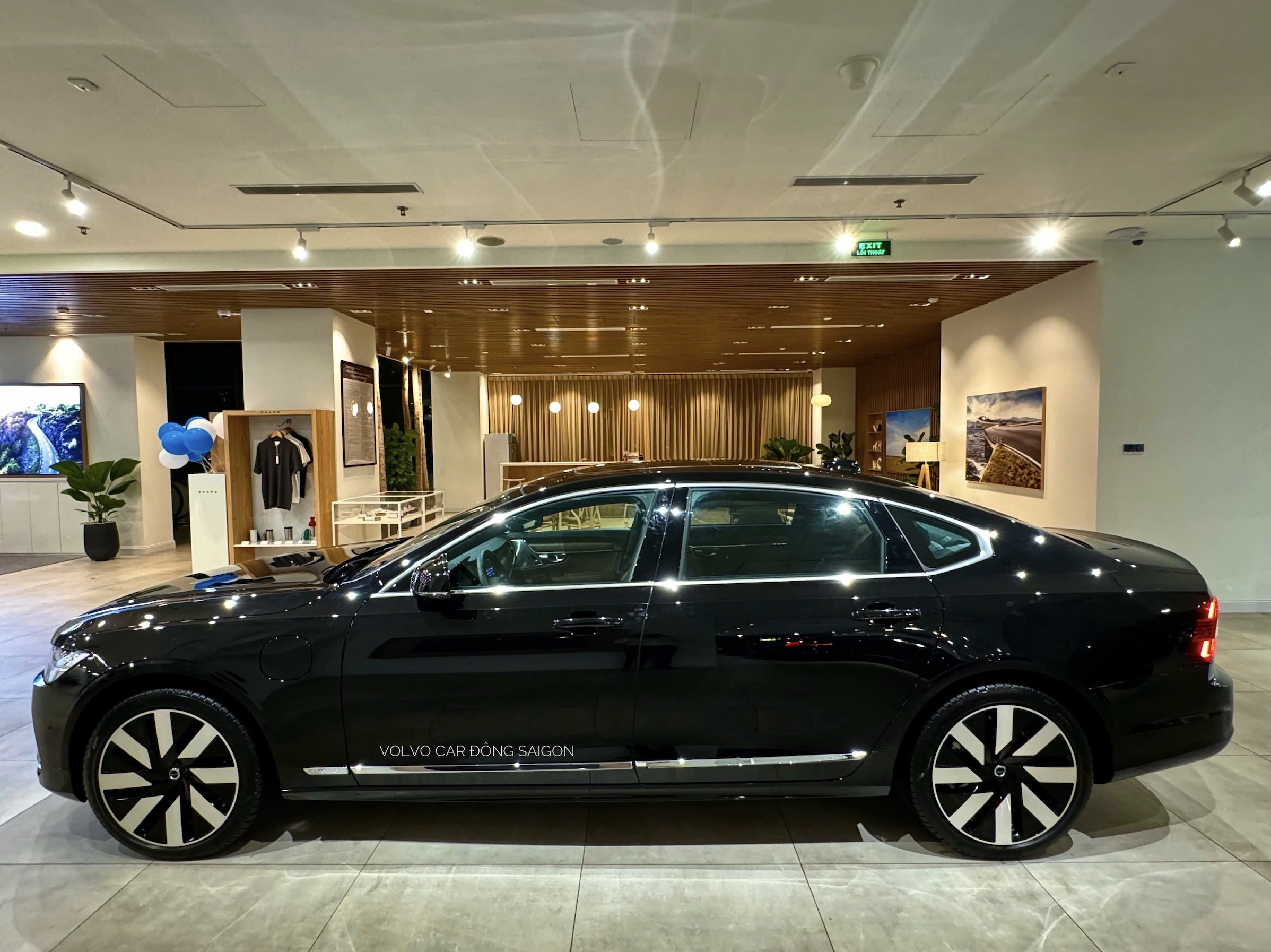 Thiết kế Ngoại thất Volvo S90 : Lịch lãm và Sang trọng Vượt Thời Gian