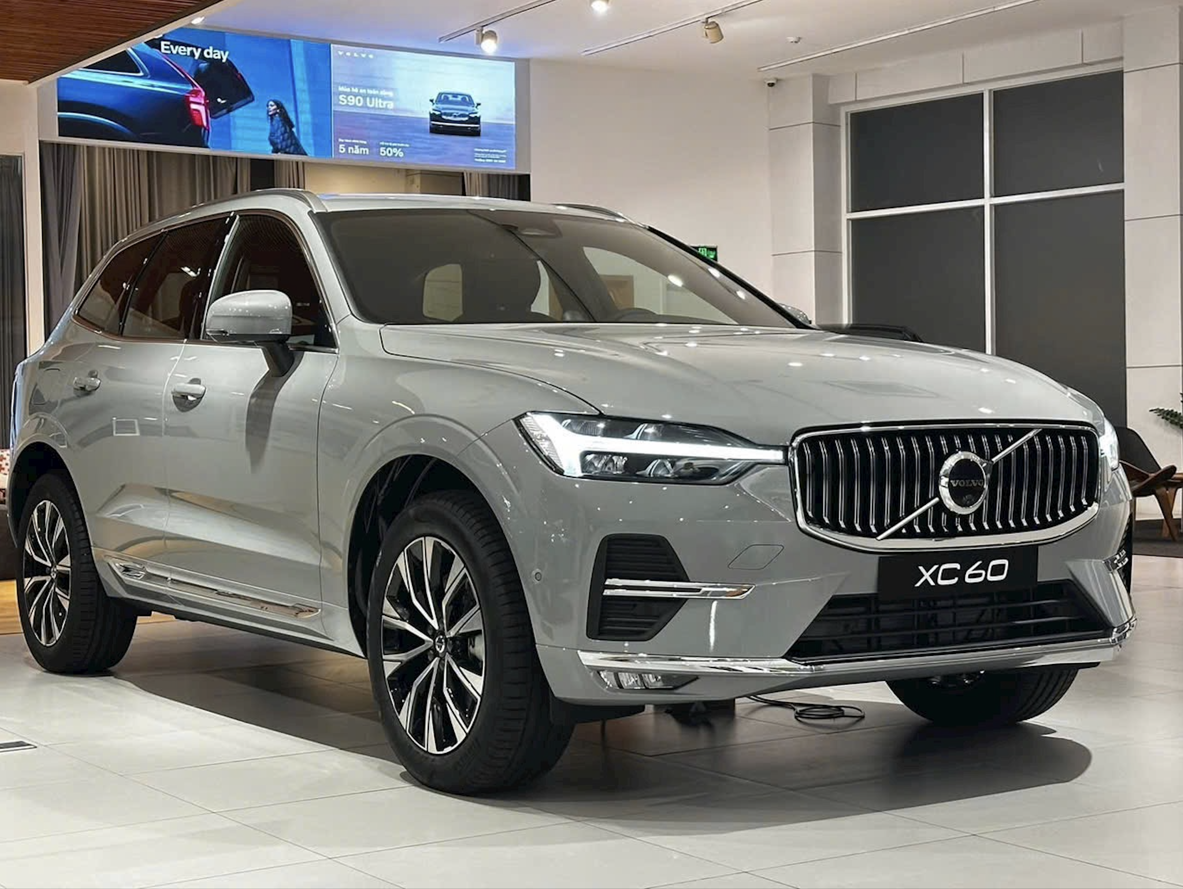 Volvo XC60 Ngoại Thất Màu Xám Hơi Nước