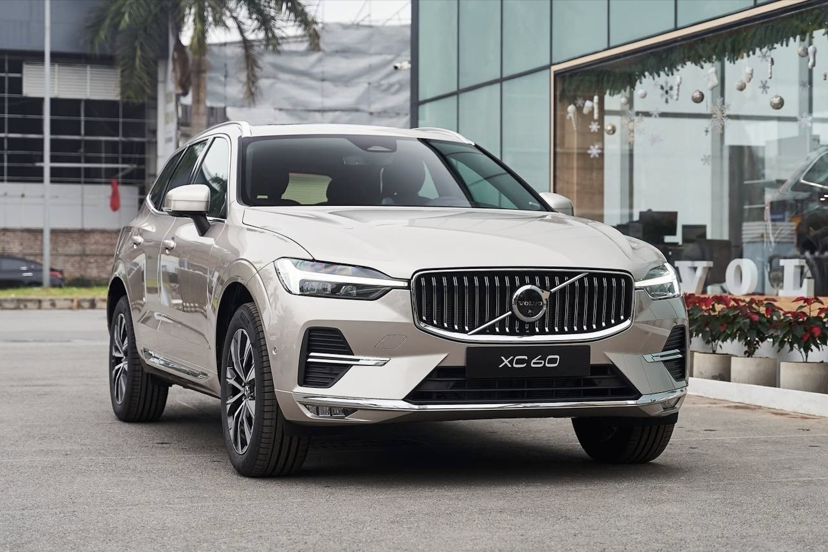 Volvo XC60 Ngoại Thất Màu Vàng Đồng