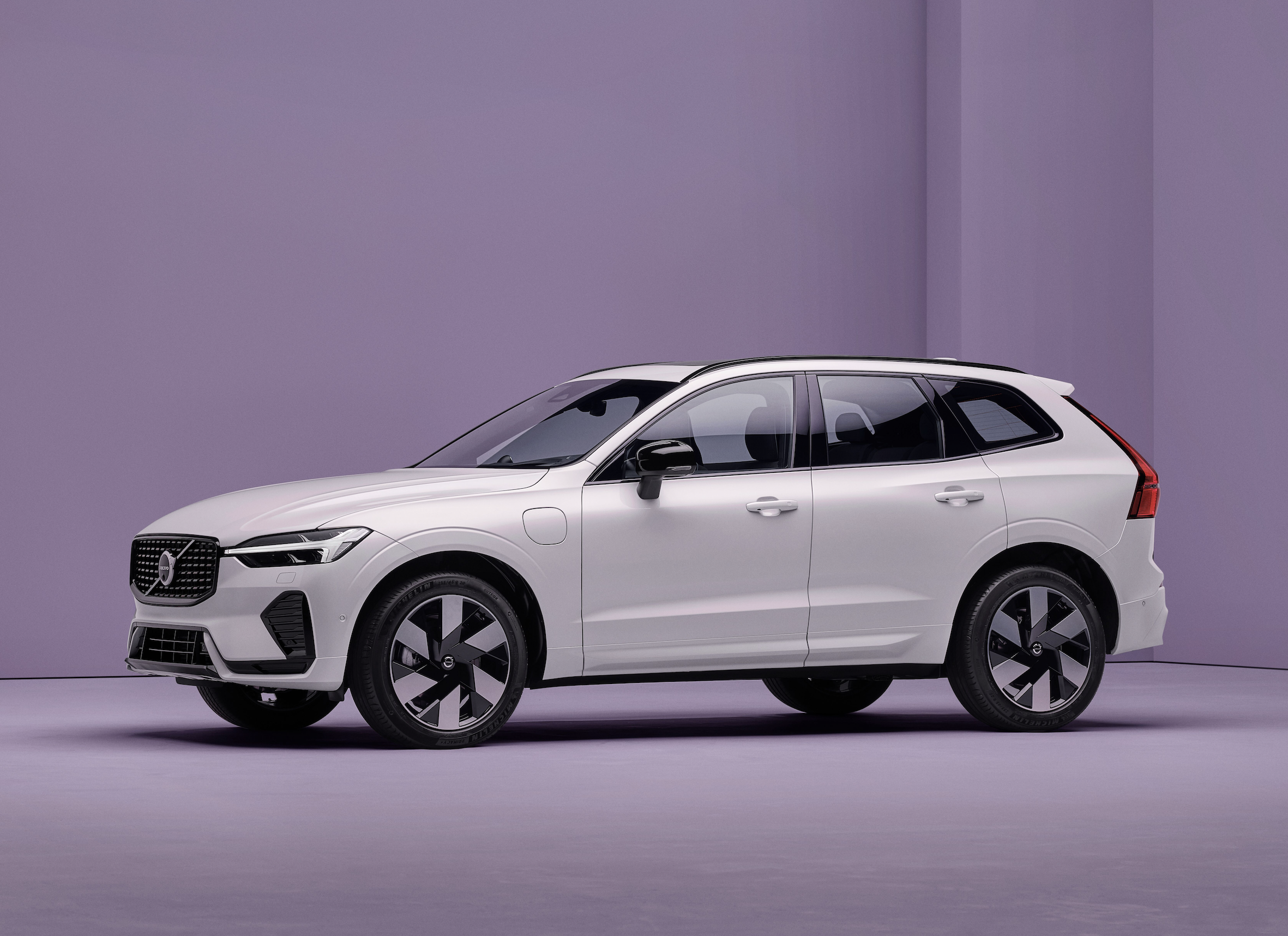 Ngoại Thất Volvo XC60 Plug-in Hybrid Ultra: Sang Trọng – Mạnh Mẽ – Khí Động Học