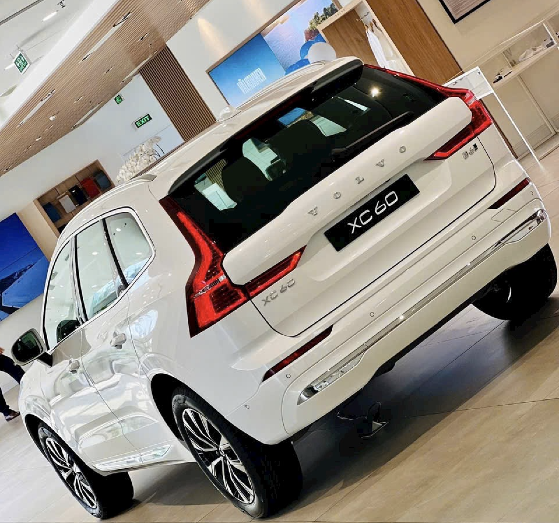 Đuôi xe Volvo XC60 - Hiện đại và ấn tượng
