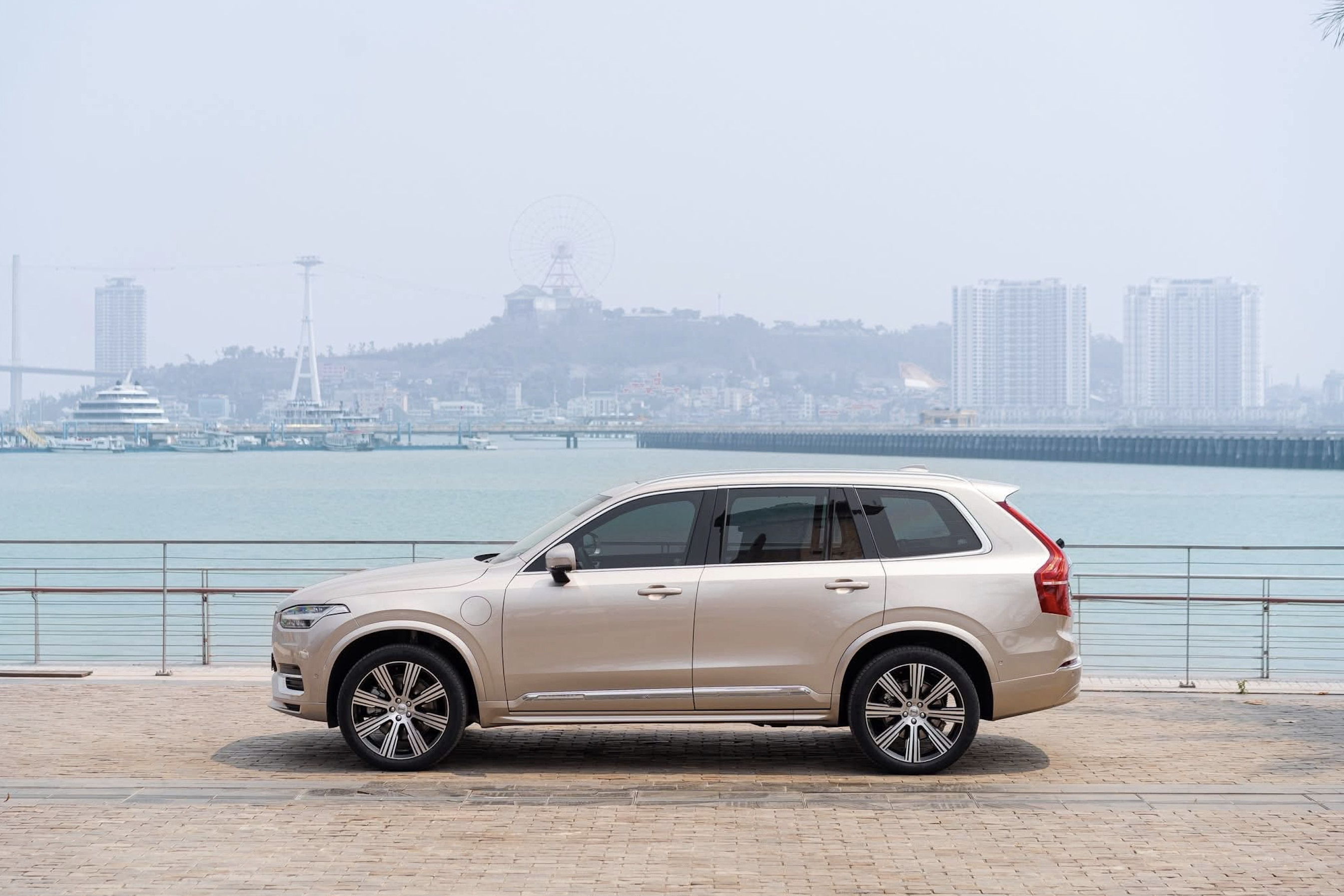 Thân xe Volvo XC90 - Sự uyển chuyển và cân đối