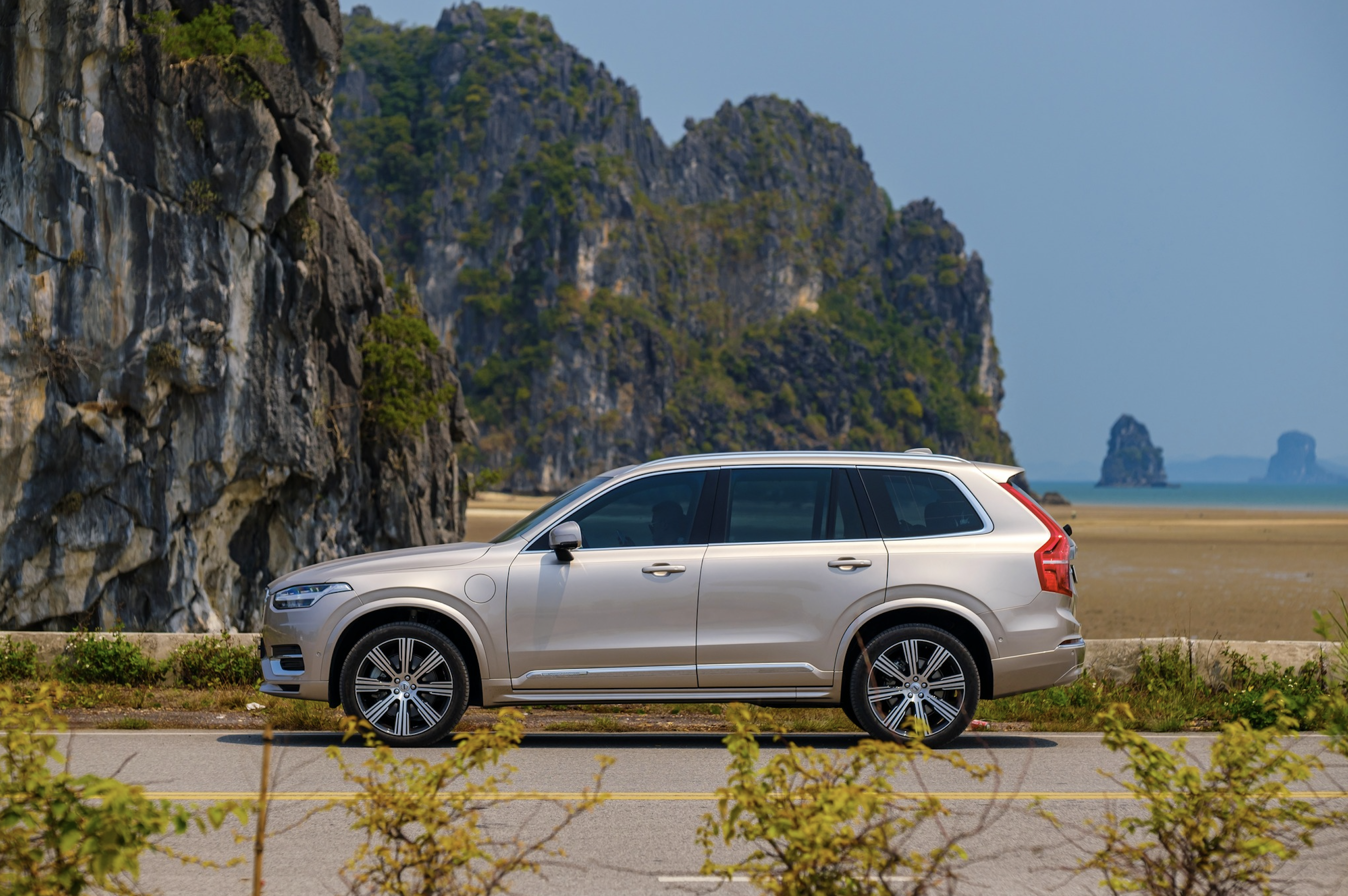 Blind Spot Information System - Hệ Thống Cảnh báo điểm mù trang bị trên xe Volvo