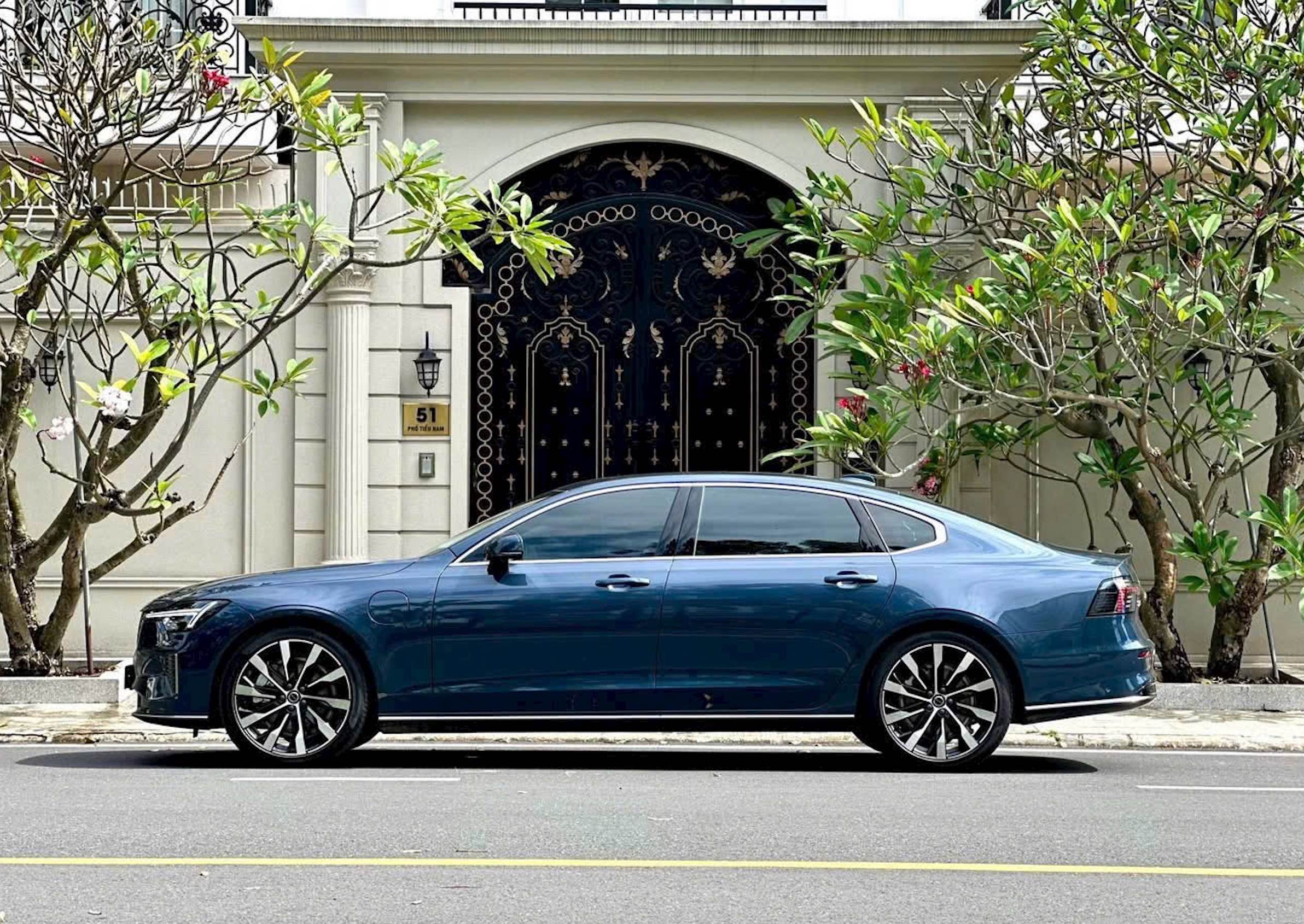 Giá xe Volvo S90 Ultra 2026 và Volvo S90 Plug-in Hybrid Ultra 2026