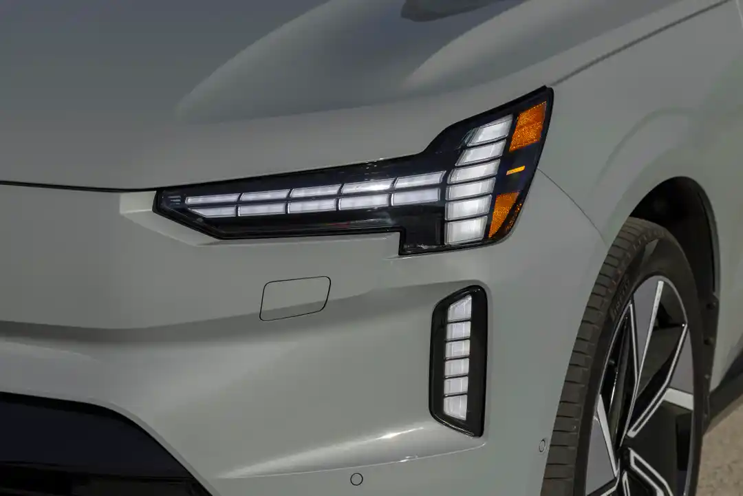 Đèn Pha HD Pixel Volvo Trên Volvo EX90