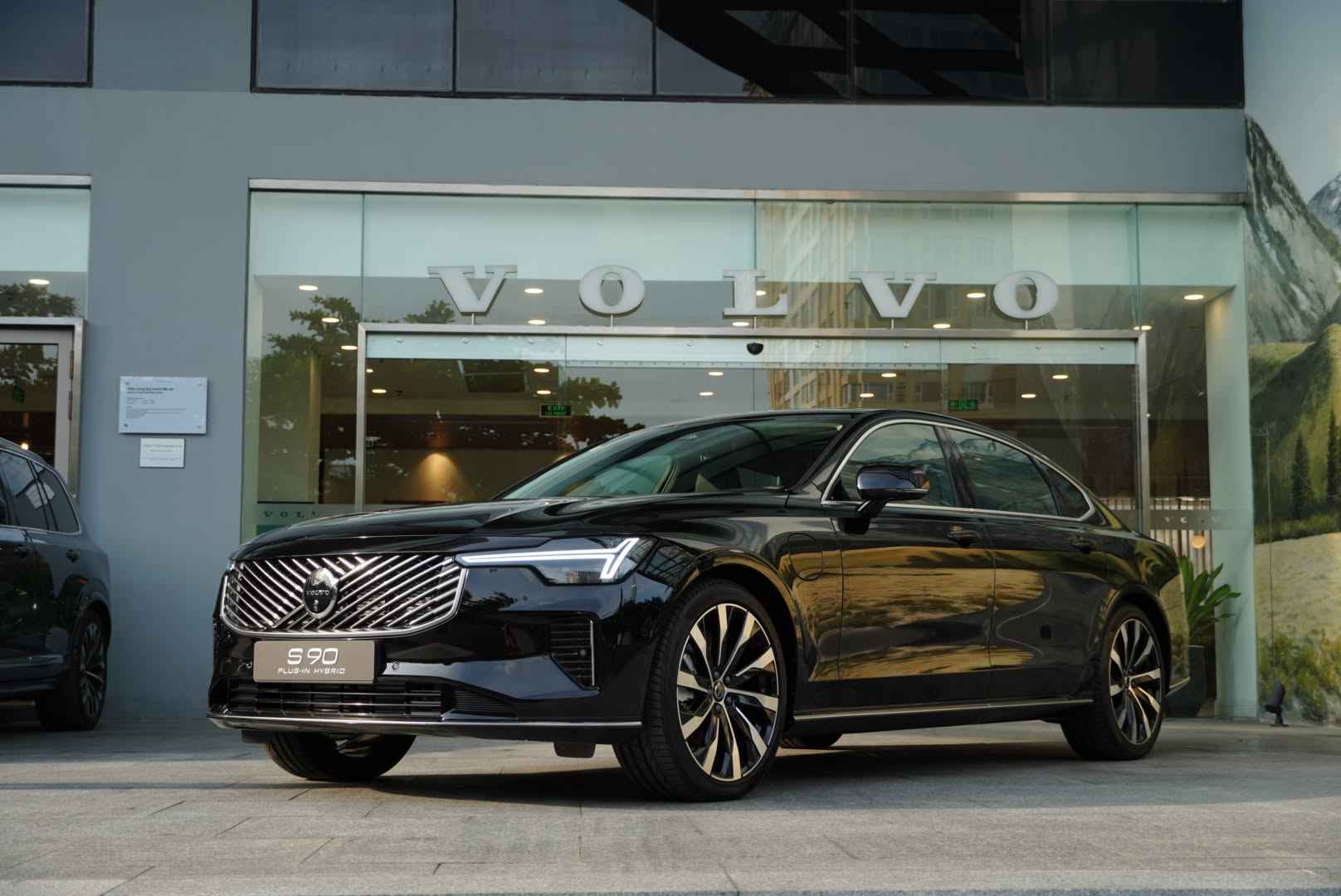 Giá Xe & Thông Số Volvo S90 Plug-in Hybrid Ultra 2026