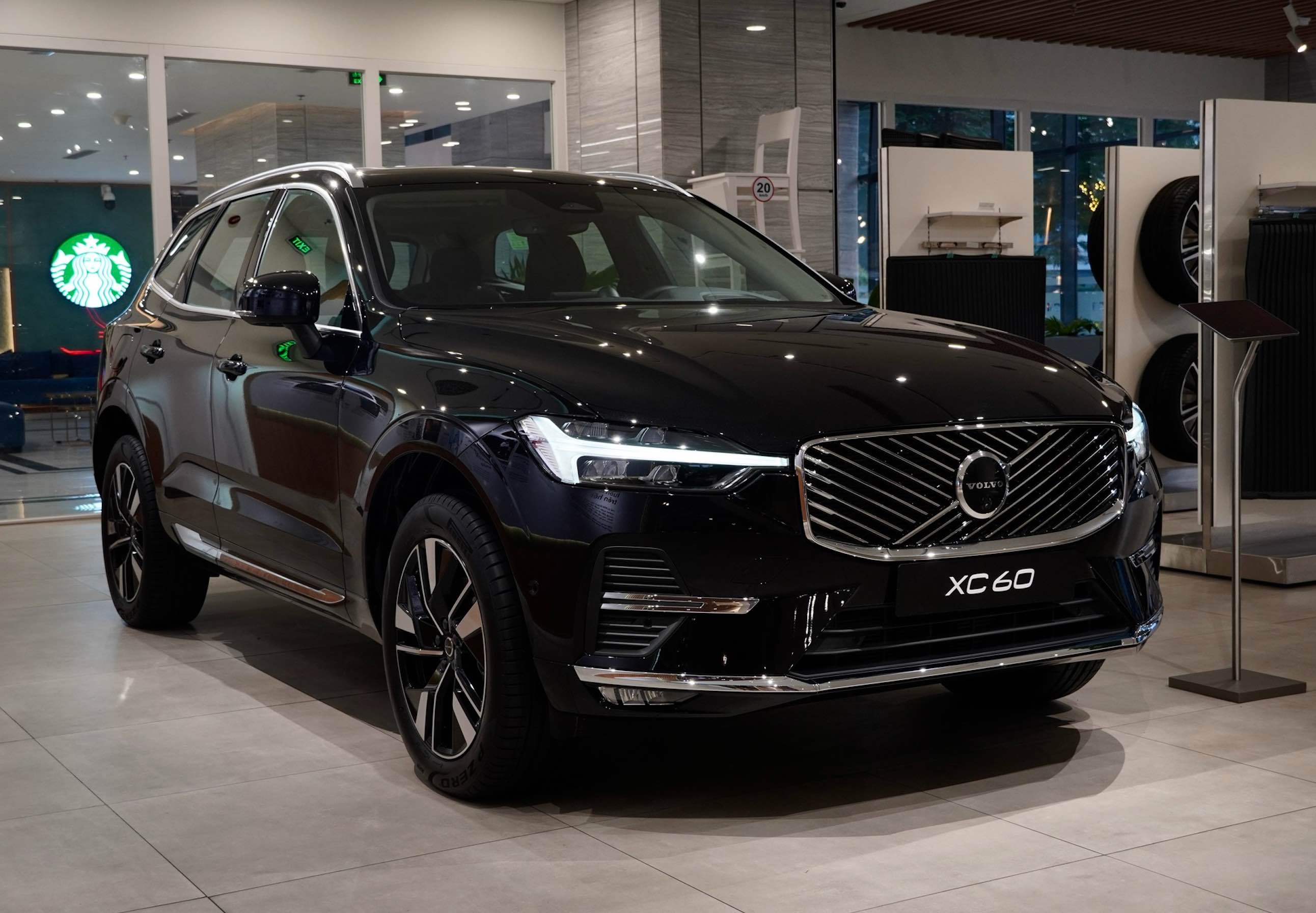 Giá xe Volvo XC60 Plug-in Hybrid Ultra tháng 6/2026