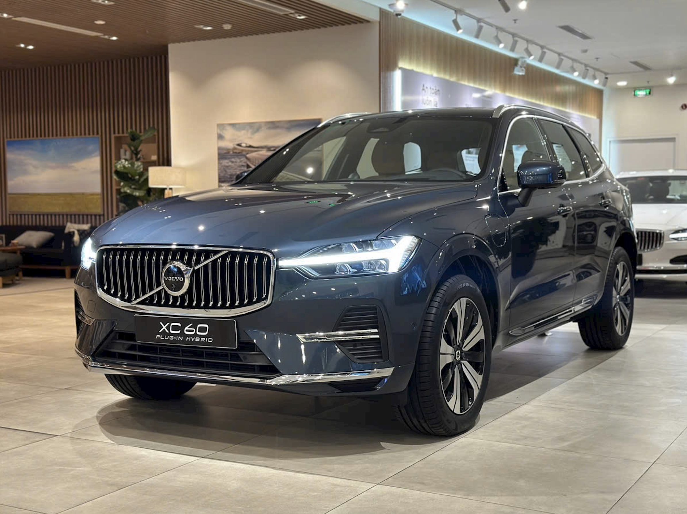Giá xe Volvo XC60 Plug-in Hybrid Ultra tháng 9/2025