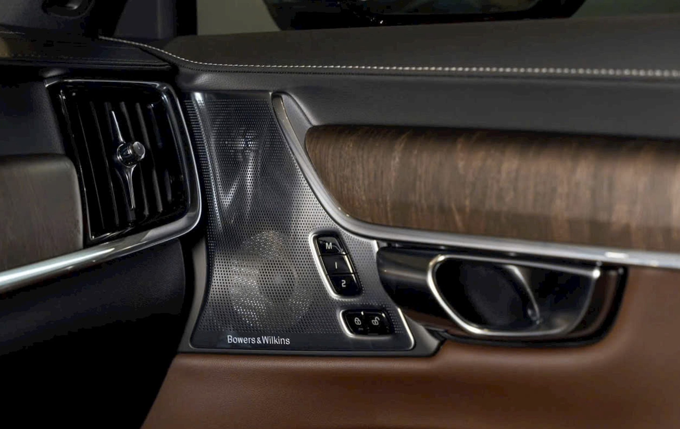 Vì sao nên chọn xe Volvo trang bị loa Bowers & Wilkins?