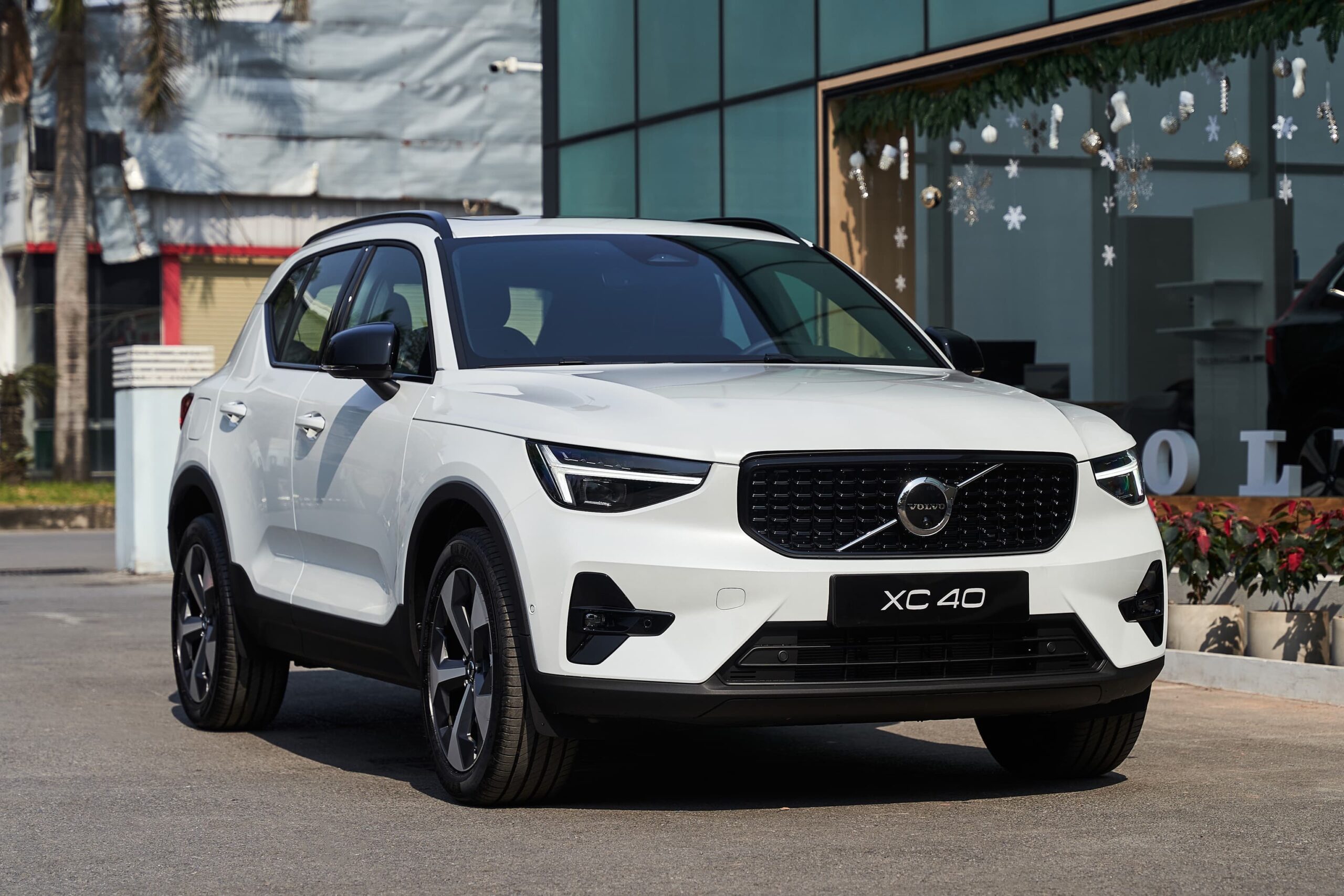 Chi tiết Giá Xe Volvo phân khúc gầm cao đô thị cỡ nhỏ