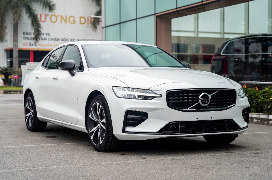 Thiết kế ngoại thất sang trọng của Volvo S60 2026 với giá xe Volvo cạnh tranh
