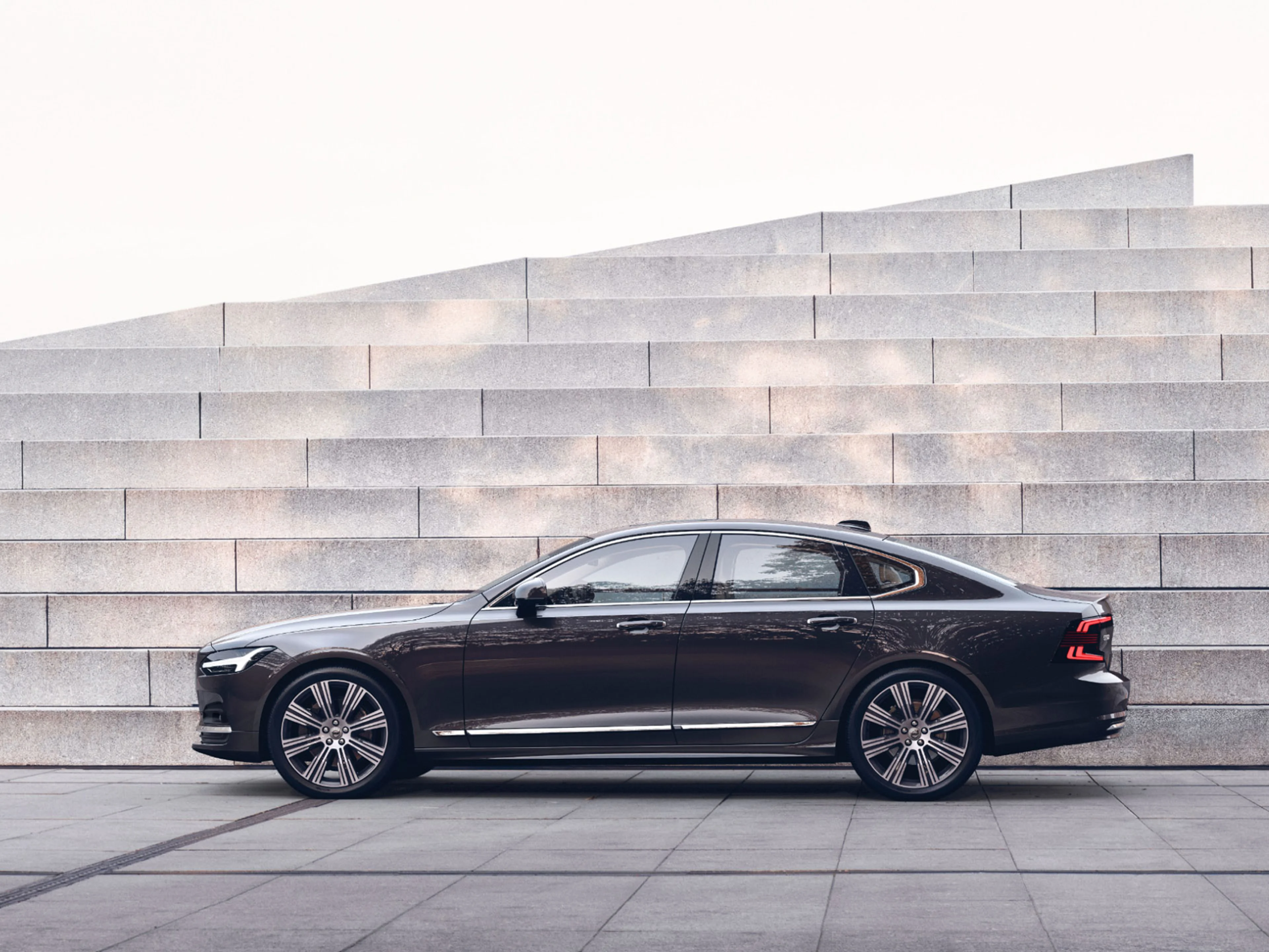 Thiết kế ngoại thất quyền uy của dòng xe Volvo S90 2026
