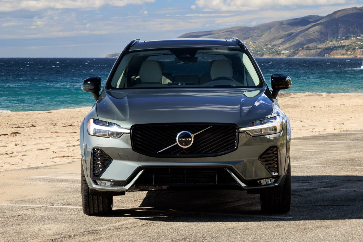 Dàn loa Bowers & Wilkins 1100W trên xe Volvo XC60