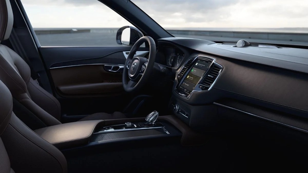 Xưởng Dịch Vụ Cho Khách Mua Volvo XC90 Hybrid 2026 Tại Việt Nam