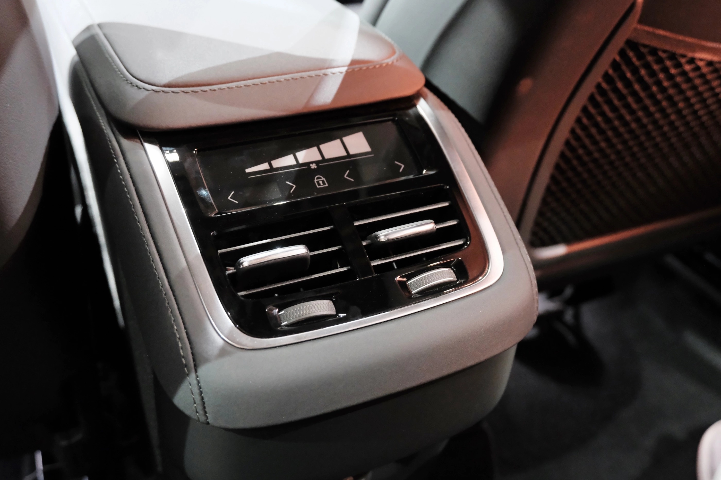 Khả năng vận hành linh hoạt của Volvo XC90 trong điều kiện đô thị