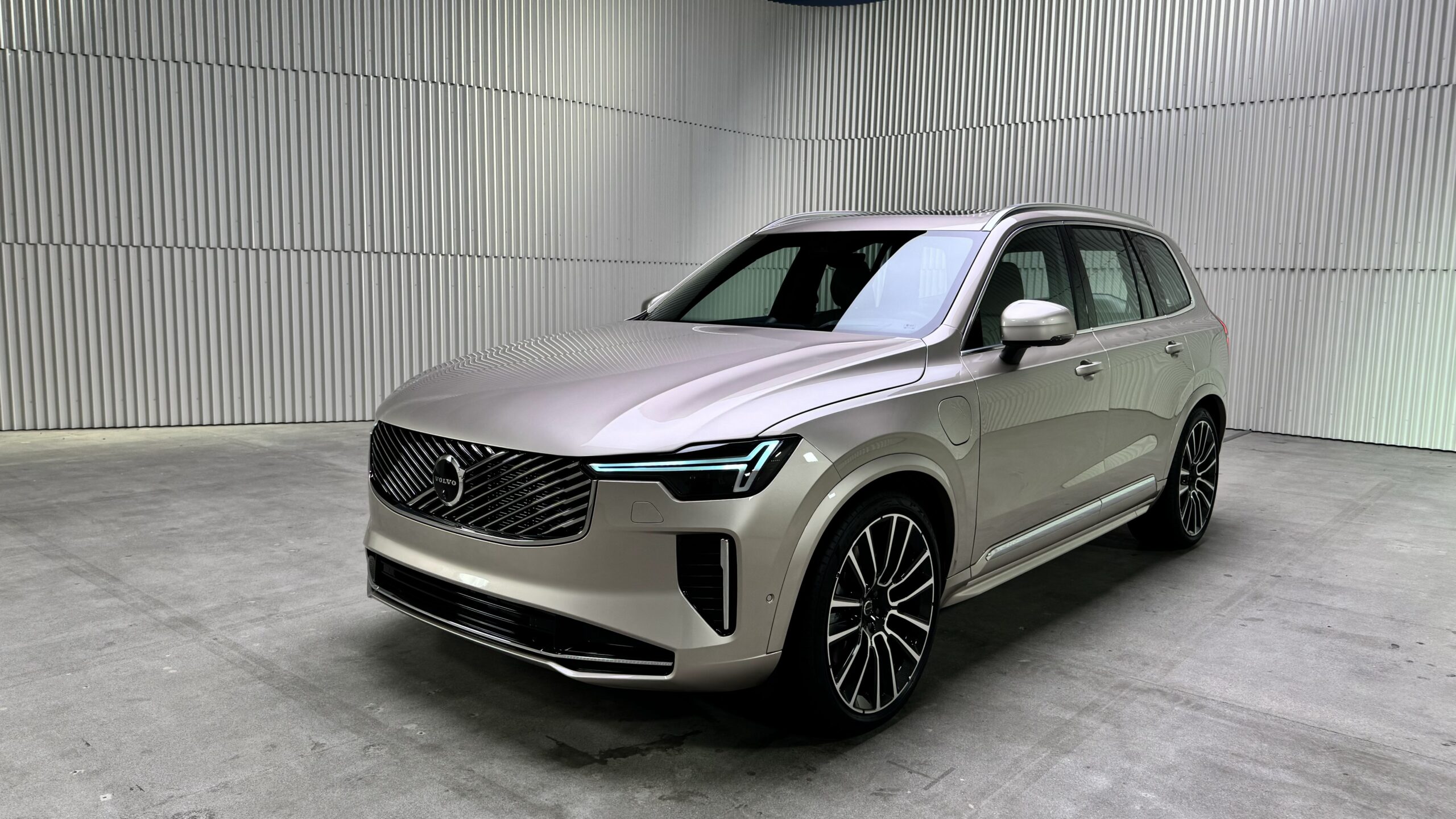 Volvo XC90 2026 giá lăn bánh tại Hà Nội