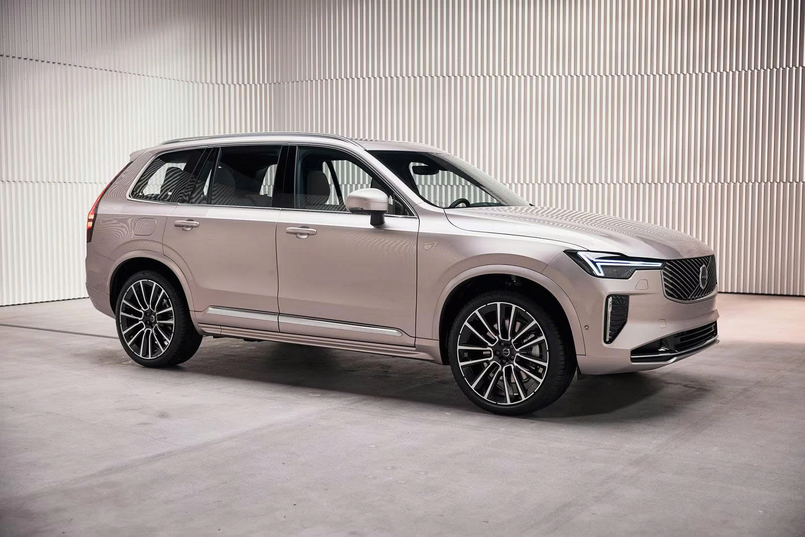 Volvo XC90 2026 giá lăn bánh tại Hà Nội