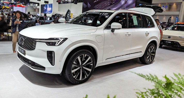 Không gian tư vấn Volvo XC90 2026 mua xe trả góp tại Đông Sài Gòn