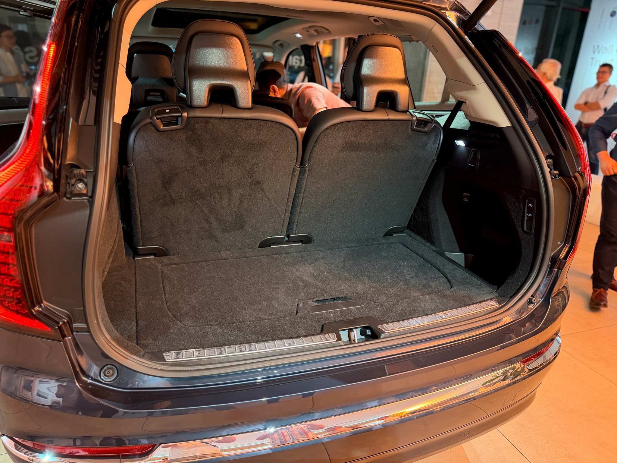 Chất lượng gia công tinh xảo bên trong không gian xe Volvo XC90 2026