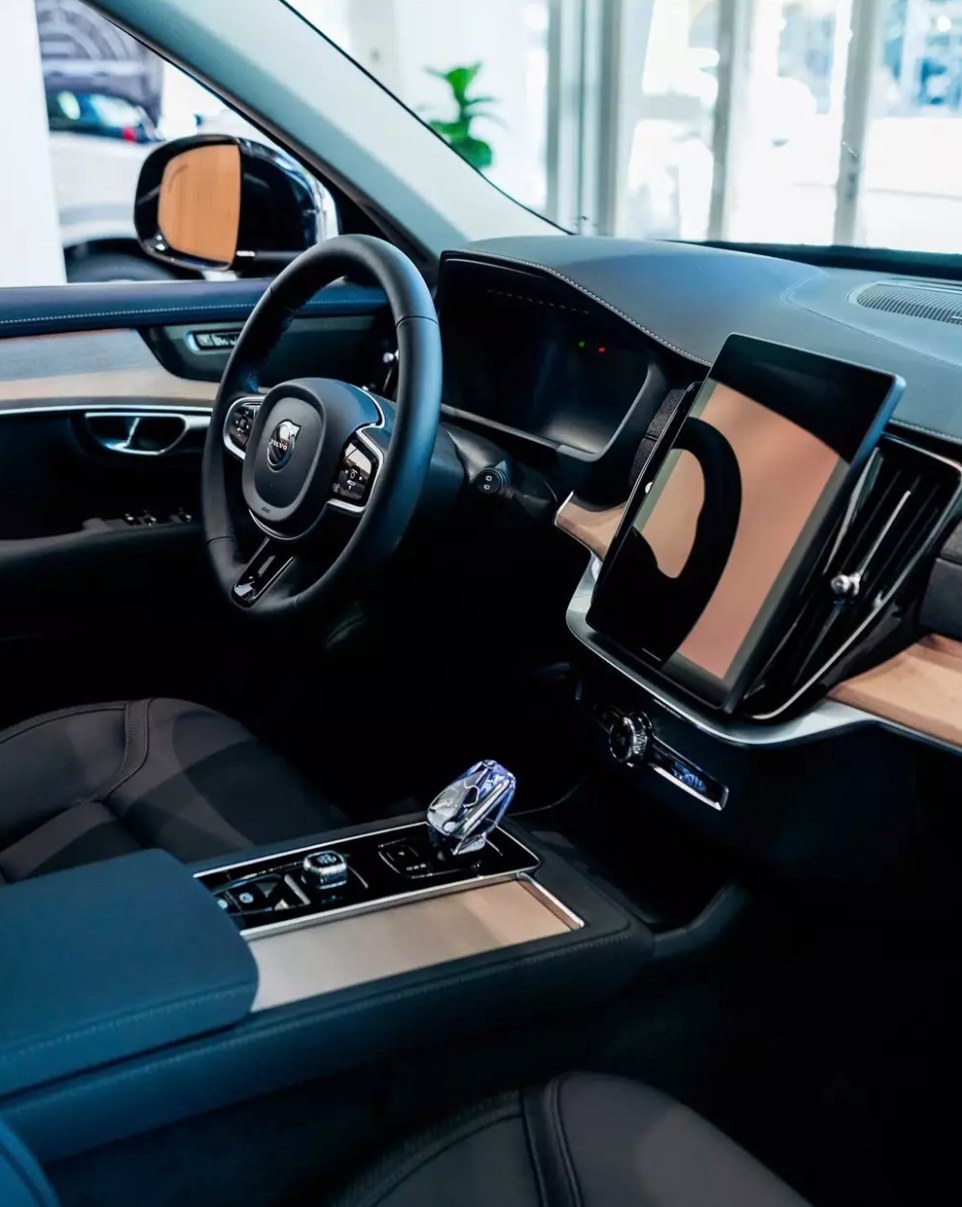 Ghế da Nappa êm ái trên Volvo XC90 2026 SUV 7 chỗ cao cấp