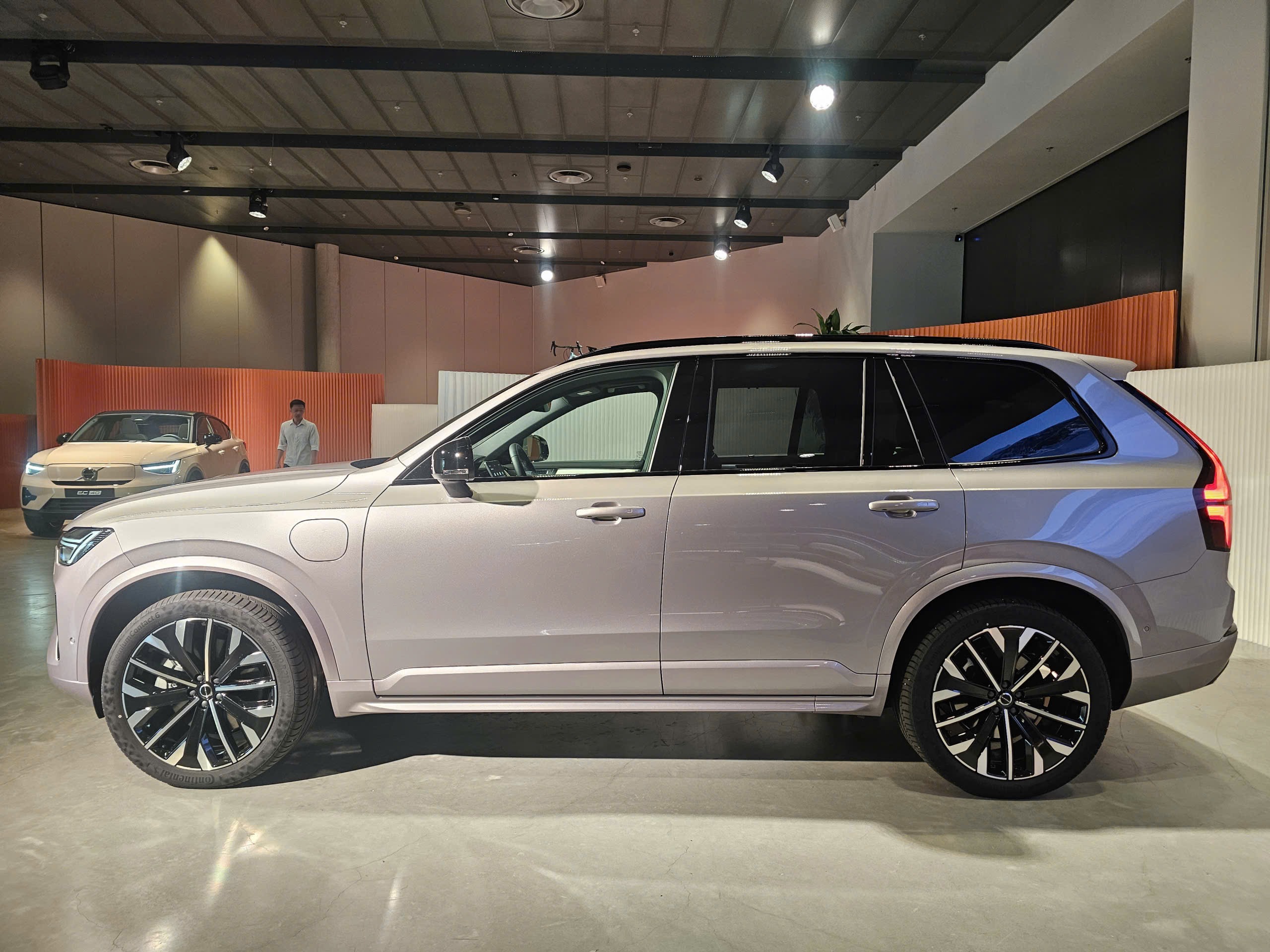 Ghế WHIPS trên Volvo XC90 2026 SUV an toàn nhất thế giới bảo vệ cột sống