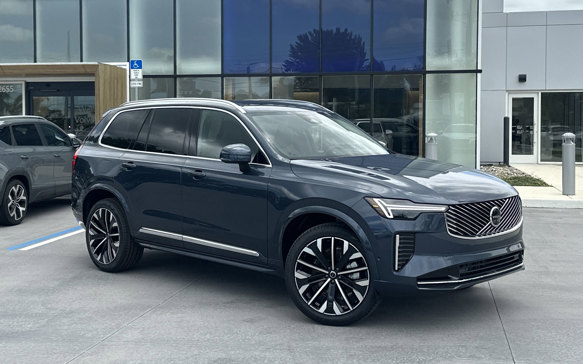 Hỗ trợ trả góp lãi suất thấp khi mua xe Volvo XC90 2026