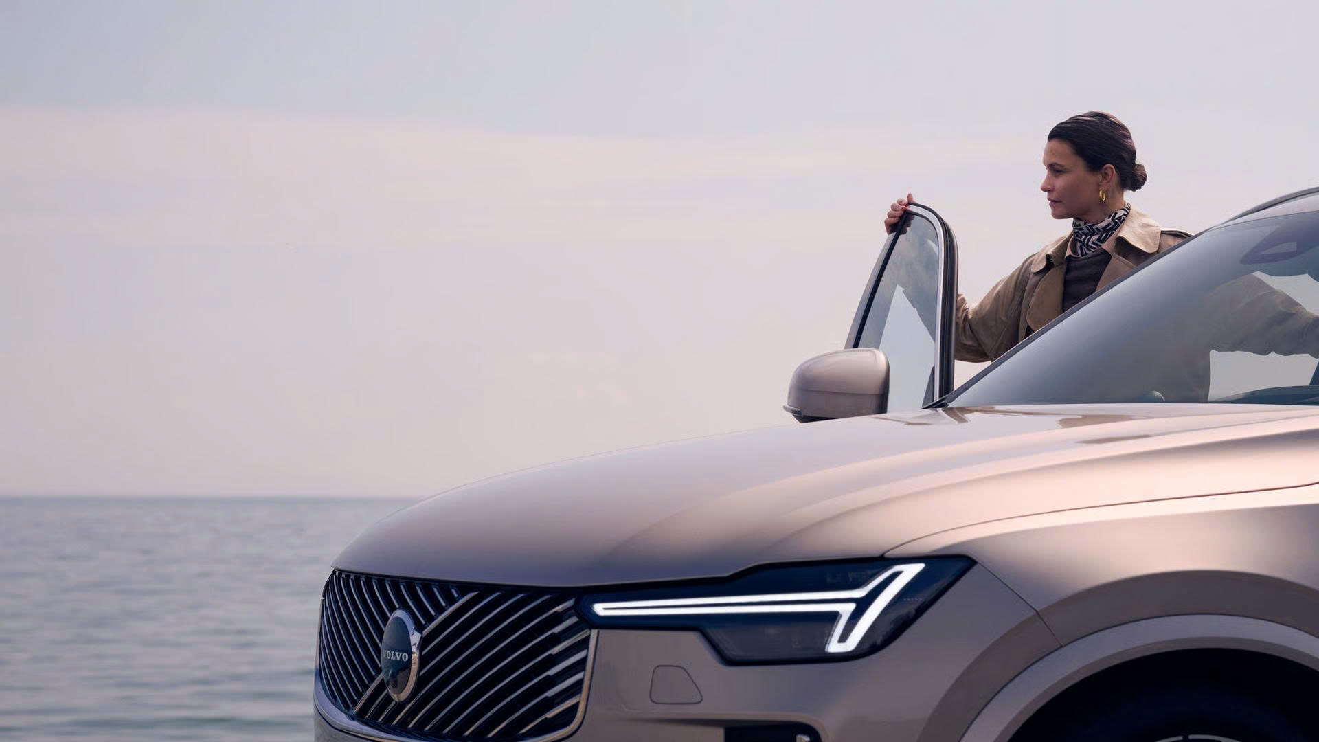 Volvo XC90 Hybrid 2026 giá bao nhiêu tiền