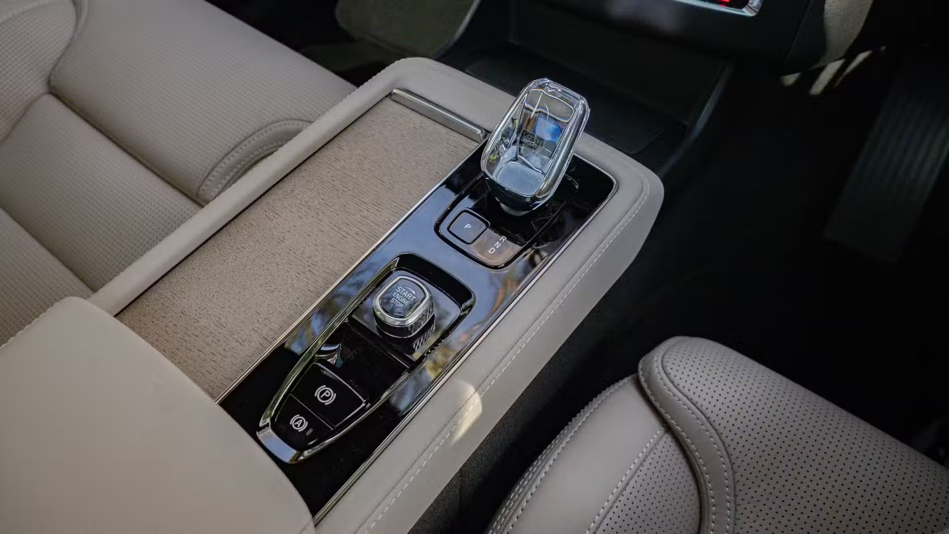 Tùy chỉnh độ nhạy chân ga và Volvo XC90 Hybrid 2026 khả năng tăng tốc