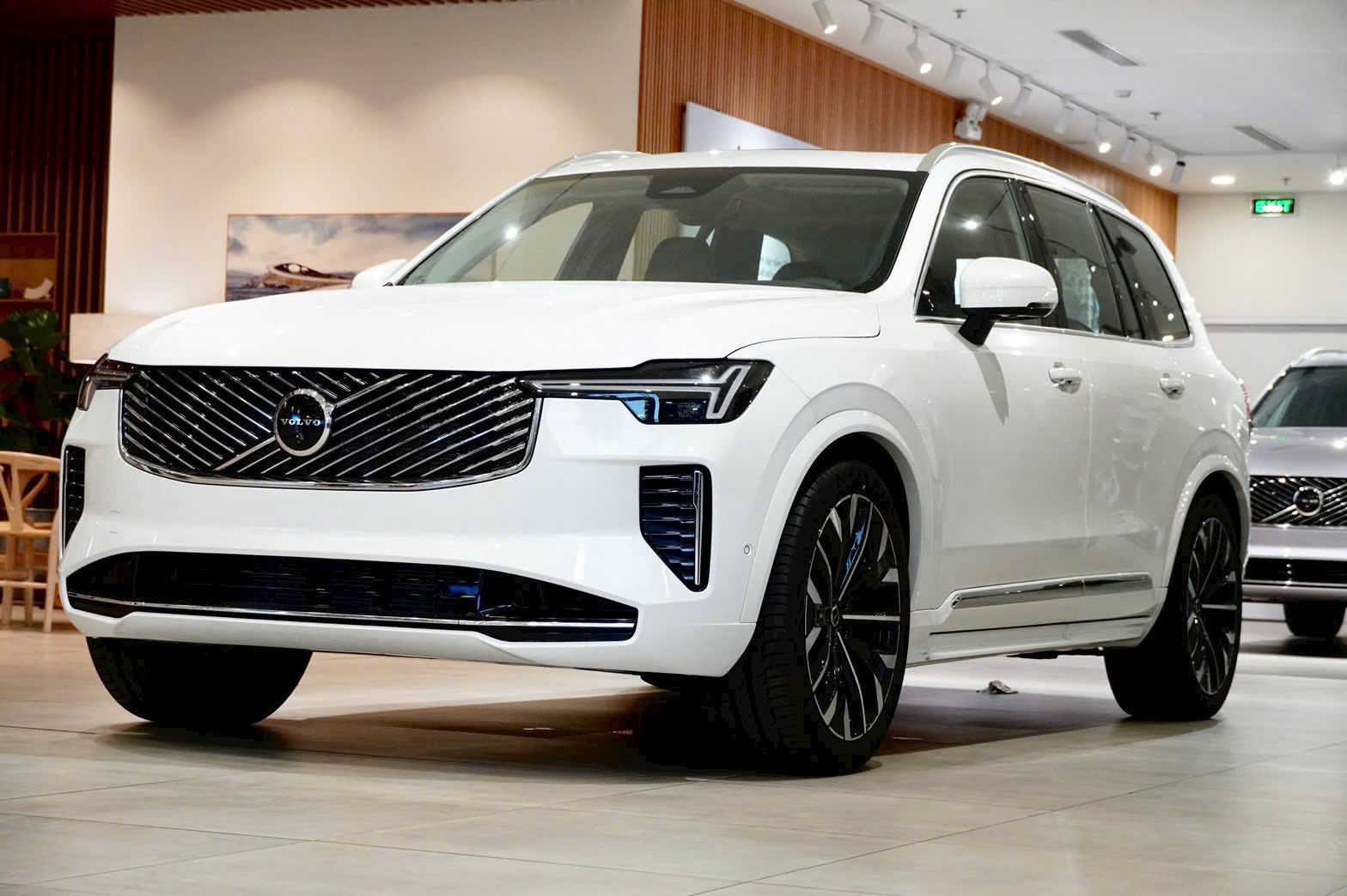 Hệ thống loa vòm Bowers & Wilkins đắt giá trên siêu phẩm Volvo XC90 Ultra 2026